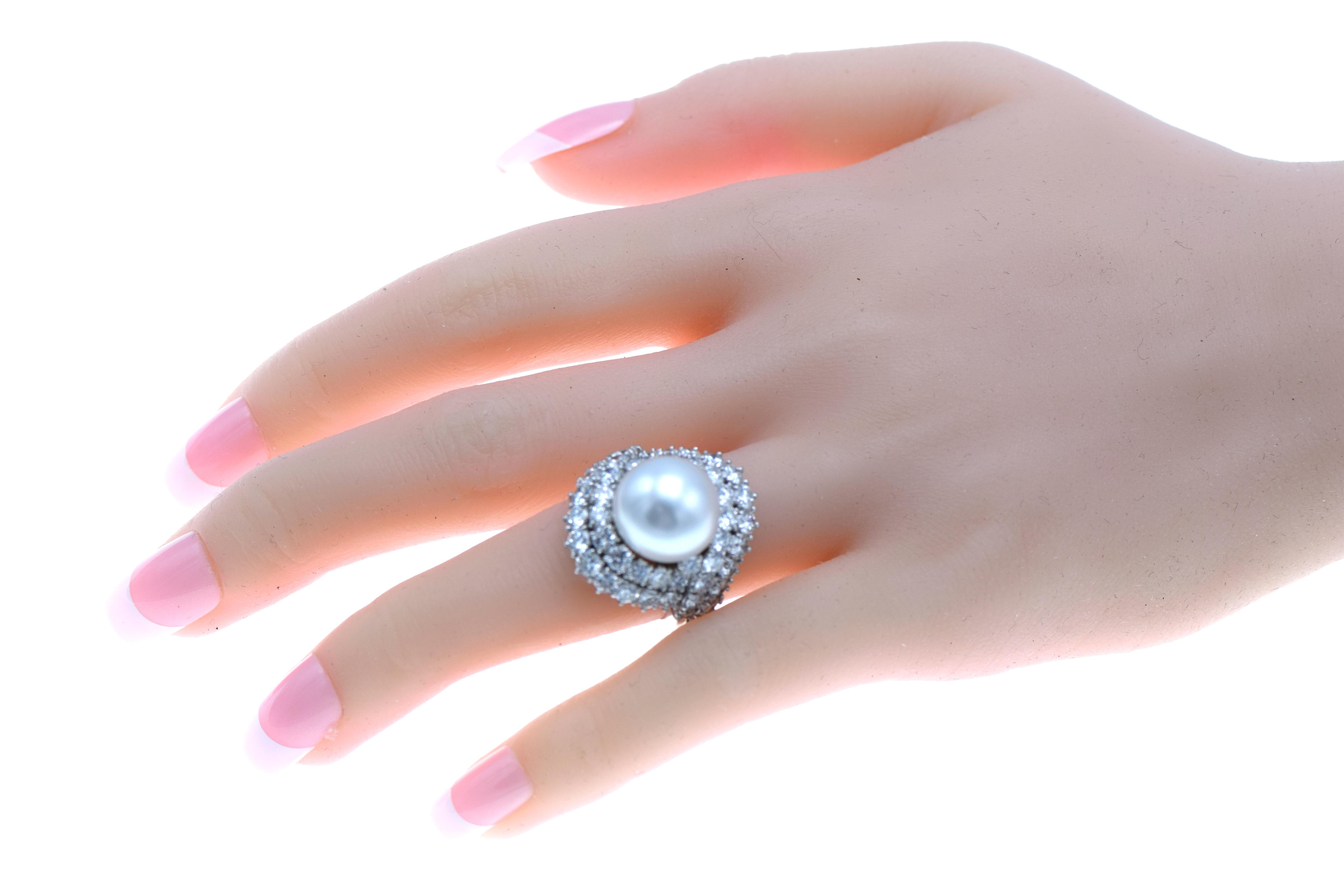 Van Cleef & Arpels Tahitian Pearl and Diamond Ring In Excellent Condition In New York, NY