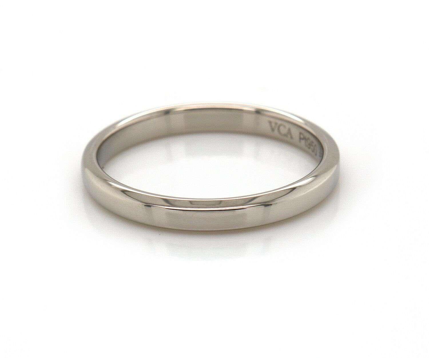 Van Cleef & Arpels Tendrement Wedding Band In Platinum

Van Cleef & Arpels Tendrement Wedding Band
.950 Platinum
Band Width: Approx. 2.0 MM
Ring Size: 6.5 (US)
Weight: Approx. 3.60 Grams
Stamped: VCA, Pt950, 53, JA732891

Condition:
Offered for your