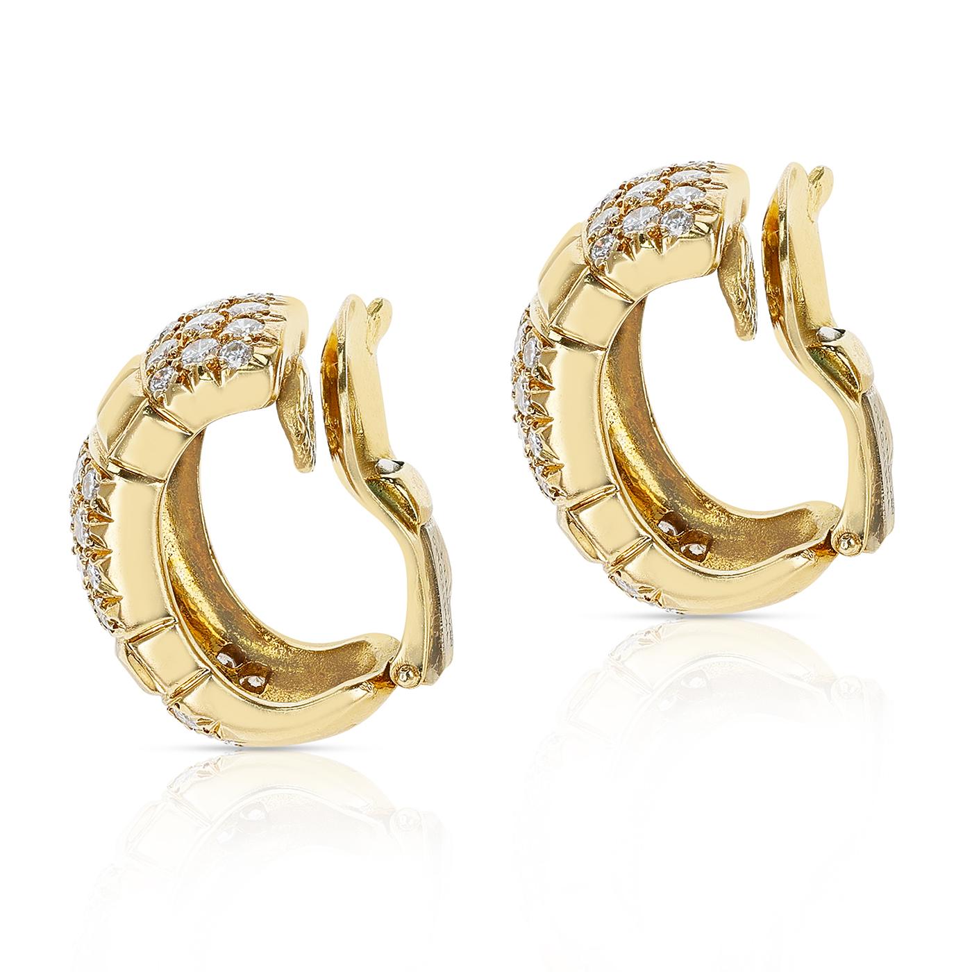 Round Cut Van Cleef & Arpels Textured Gold and Diamond Clip-on Earrings, Part of Set, 18K