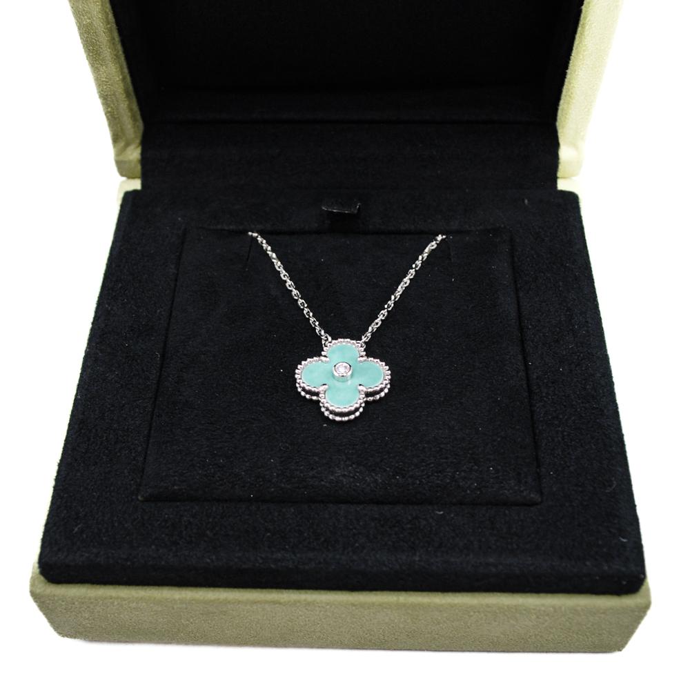 Van Cleef and Arpels the Holiday Pendant, 2022 For Sale at 1stDibs
