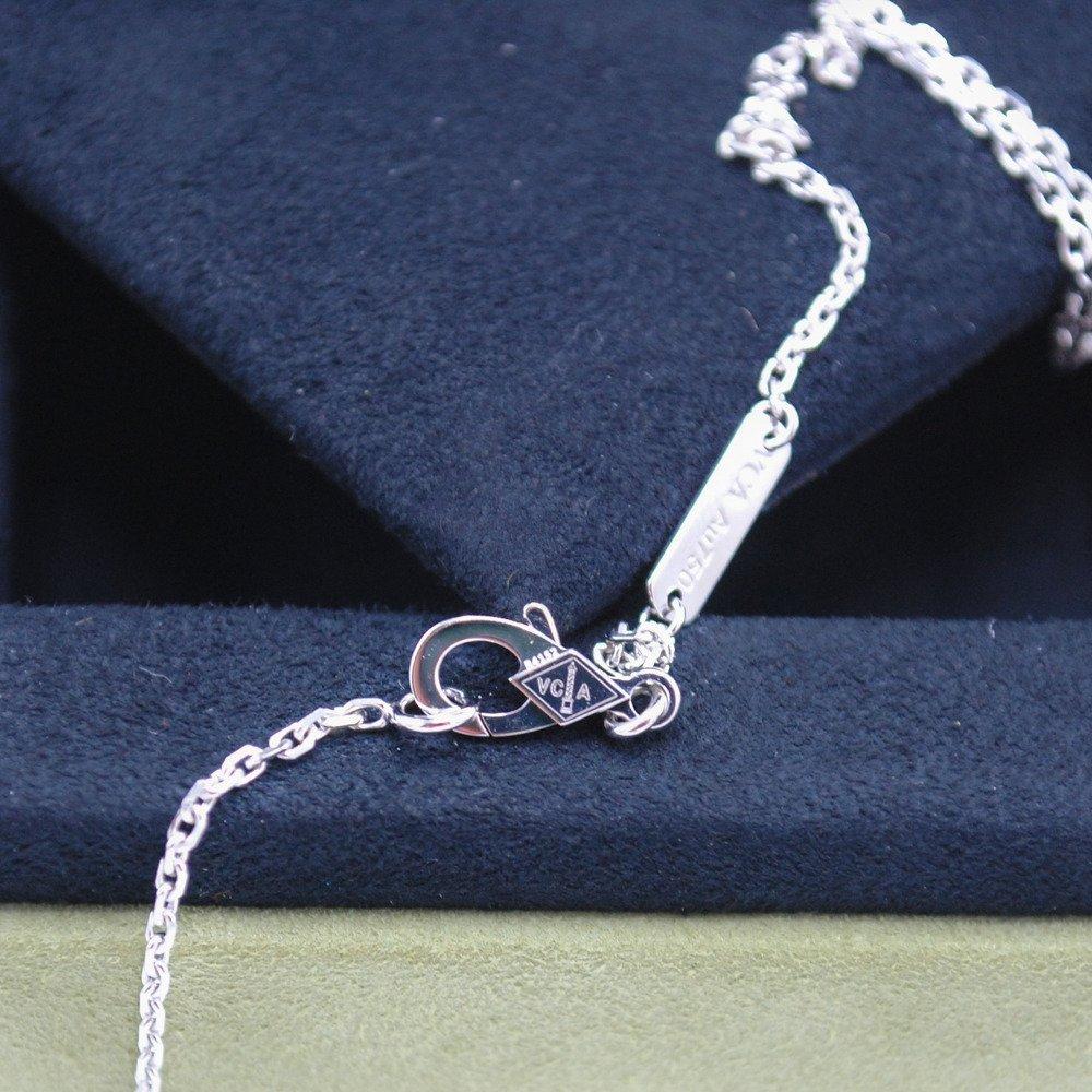 Women's Van Cleef & Arpels the Holiday Pendant, 2022 For Sale