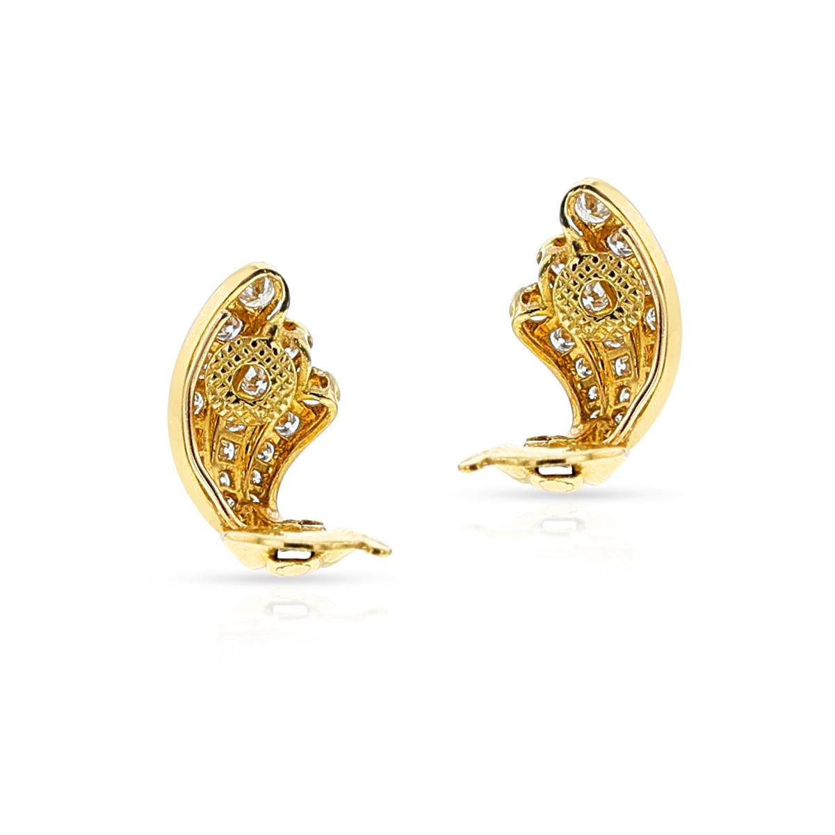 Women's or Men's Van Cleef & Arpels Three Arch Earrings, 18k For Sale