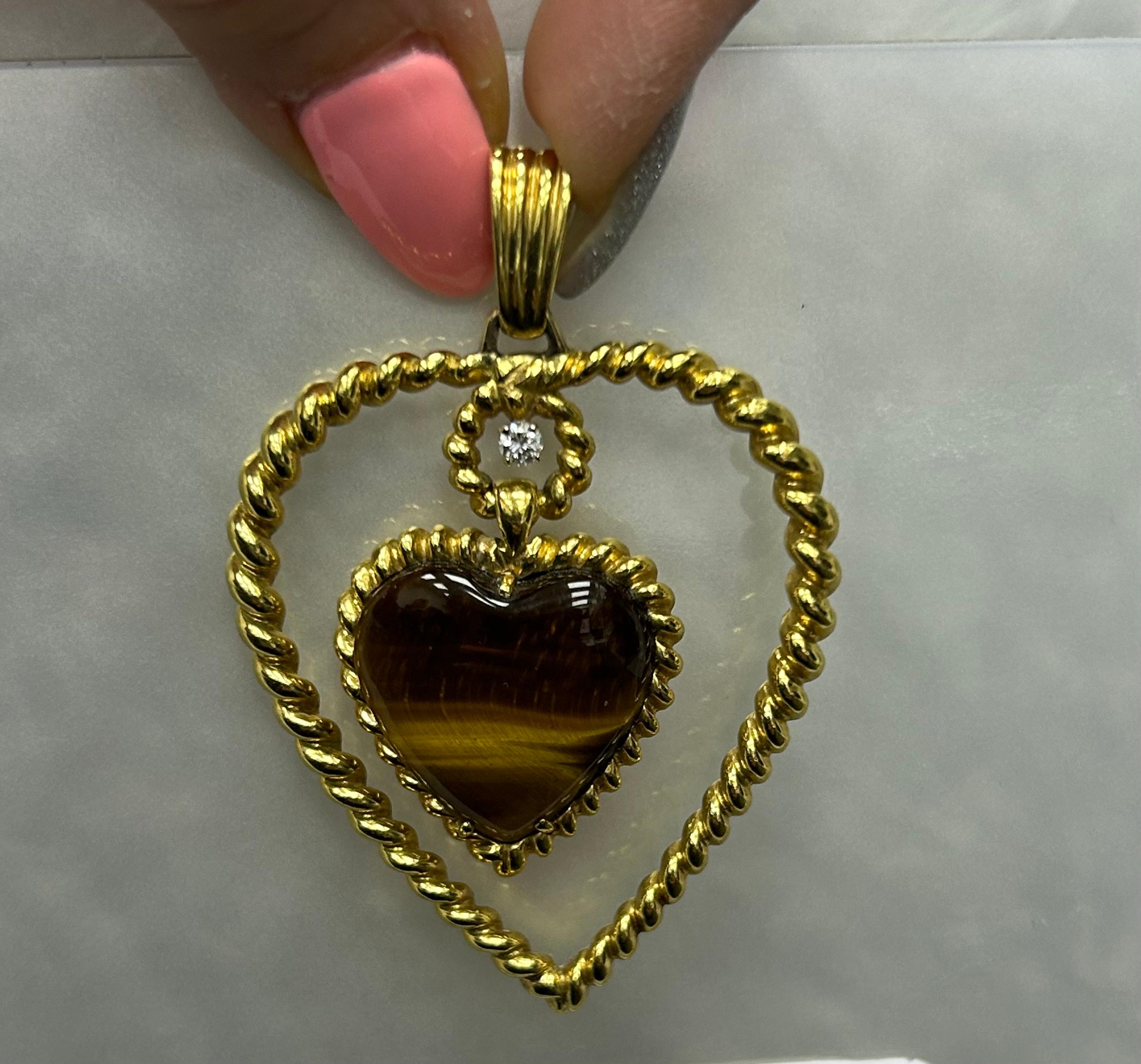 Van Cleef & Arpels Tiger's Eye Heart Pendant Long Necklace In Excellent Condition For Sale In New York, NY