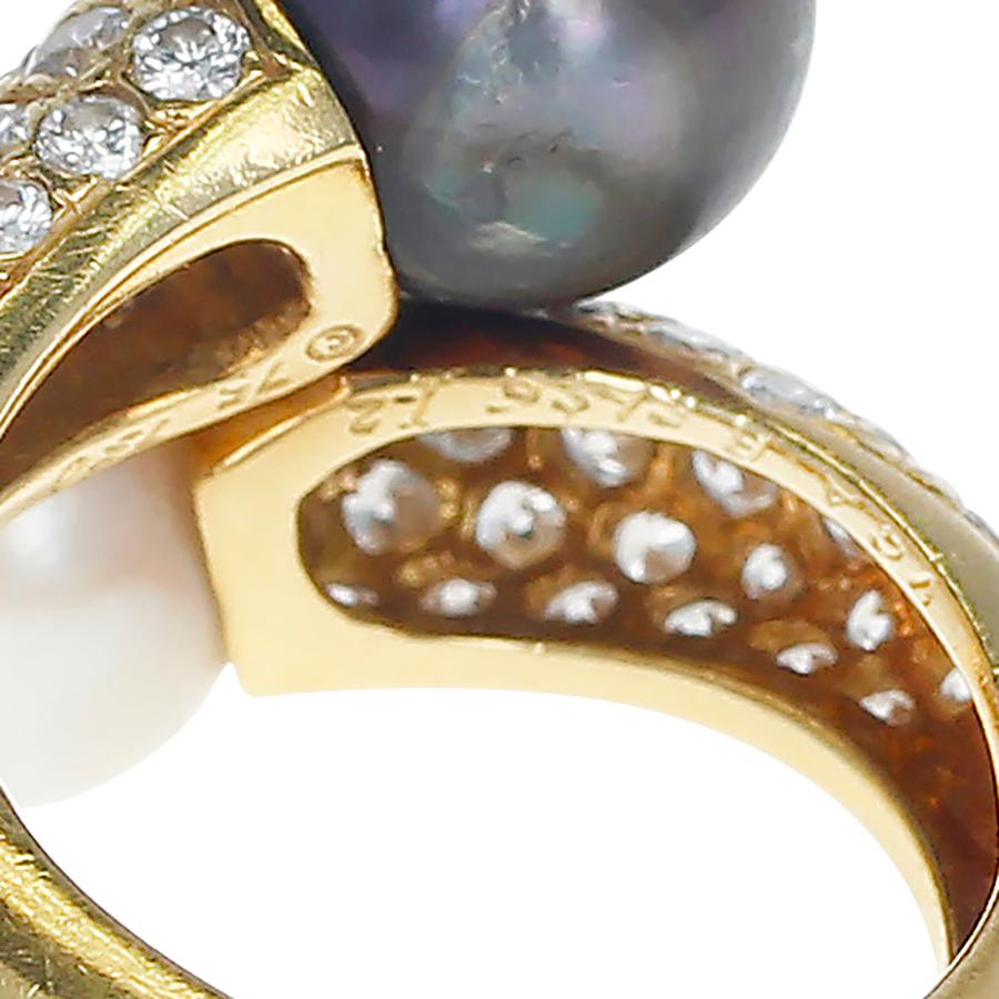 Round Cut Van Cleef & Arpels Toi Et Moi Pearl and Diamond Ring, 18 Karat Yellow Gold
