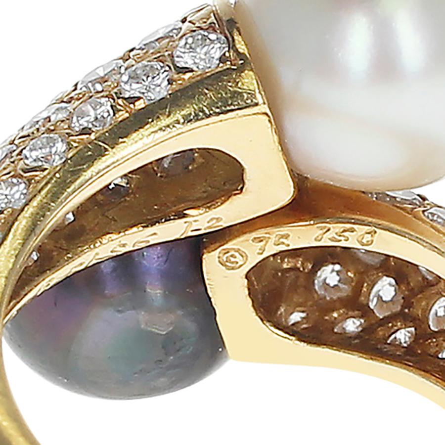Women's or Men's Van Cleef & Arpels Toi Et Moi Pearl and Diamond Ring, 18 Karat Yellow Gold