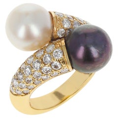 Van Cleef & Arpels Toi Et Moi Pearl and Diamond Ring, 18 Karat Yellow Gold