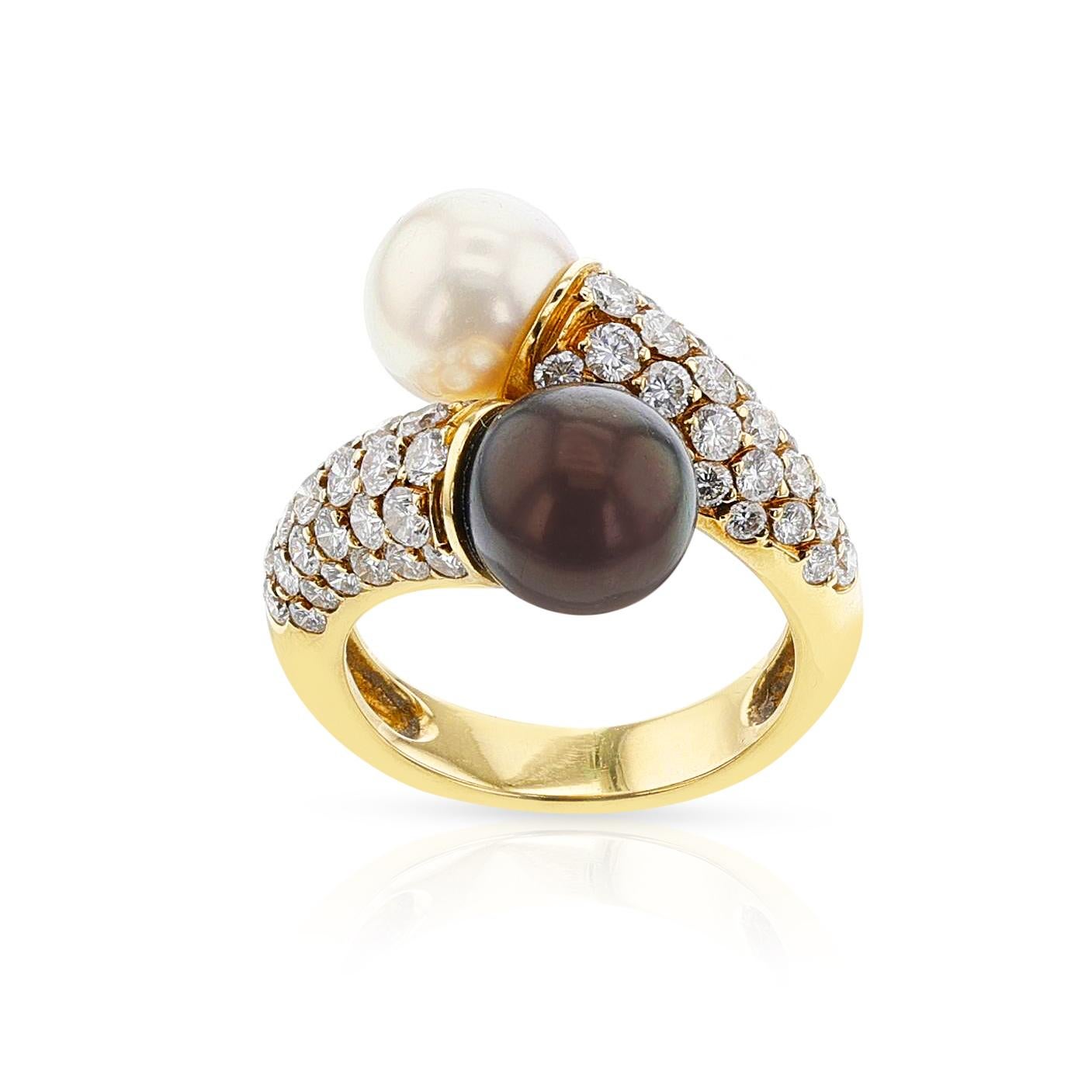 Van Cleef & Arpels Toi Et Moi Pearl Ring with Diamonds, 18k. Ring Size 5.50 US. - signed VCA and numbered B 5152 P 29.

SKU: 1404-EJAJMPL