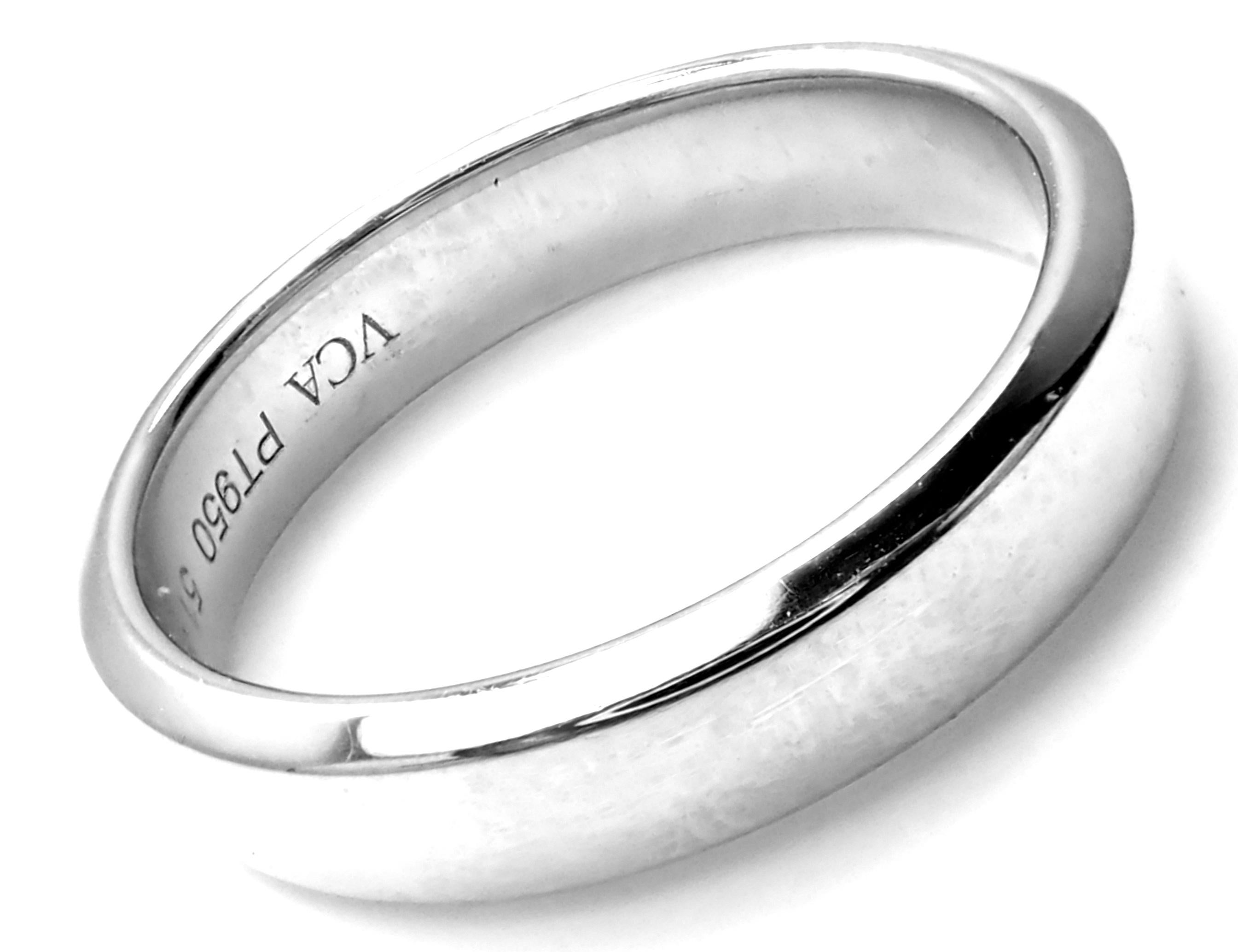 Platinum Toujours 4mm Wide Wedding Band Ring by Van Cleef & Arpels.
Details:
Ring Size: European 51, US 5 3/4
Width:  4mm
Weight:  6.7 grams
Stamped Hallmarks: VCA PT950 51 JB070451
*Free Shipping within the United States*
YOUR PRICE: $2,200
T2073lad