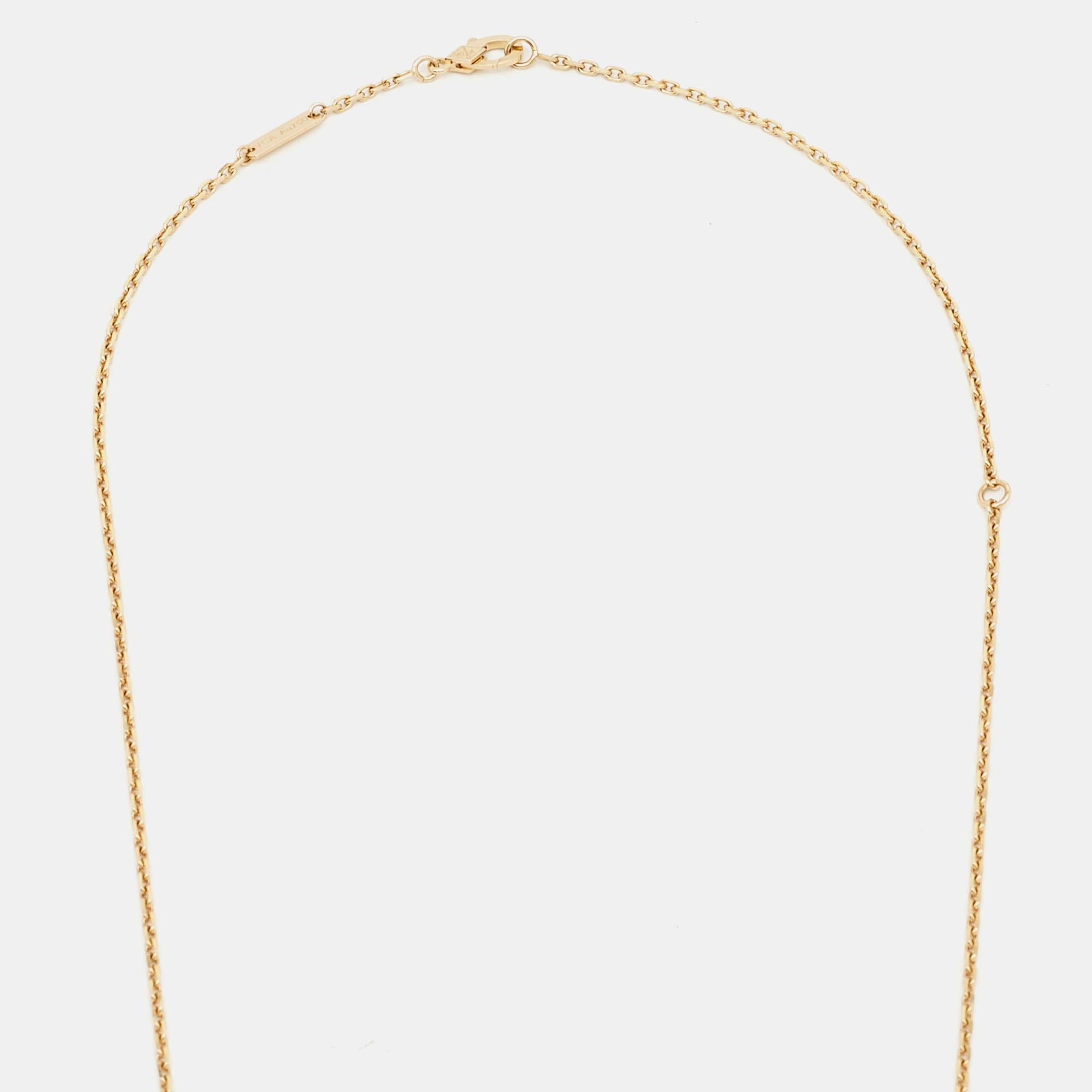 Crafted with precision and finesse, the Van Cleef & Arpels chain epitomizes elegance. Each link, meticulously formed, creates a seamless cascade of radiant gold. Its understated luxury speaks volumes, elevating any ensemble with a timeless allure. A