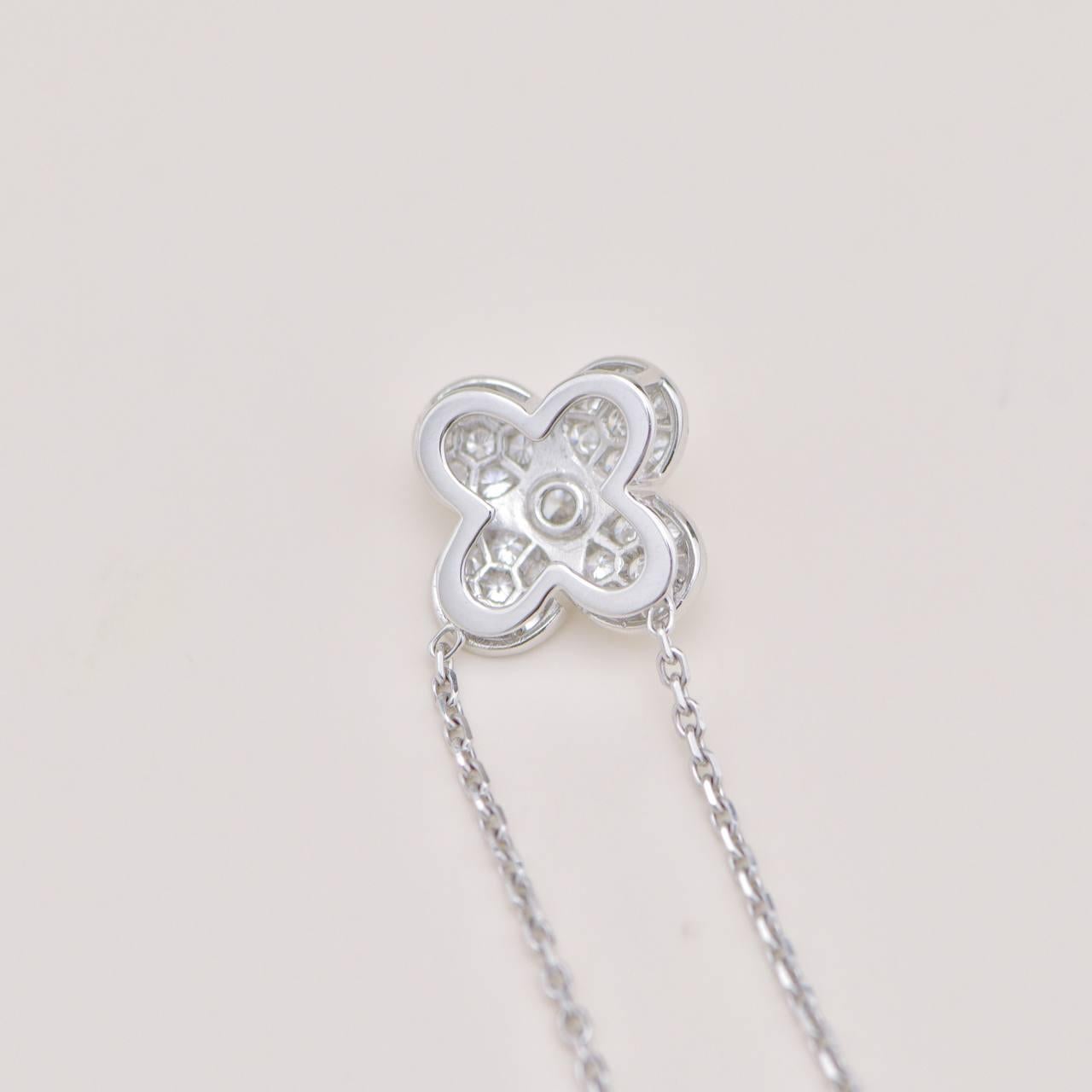 Van Cleef & Arpels Trefle Diamond Necklace 18K White Gold in vendita 1