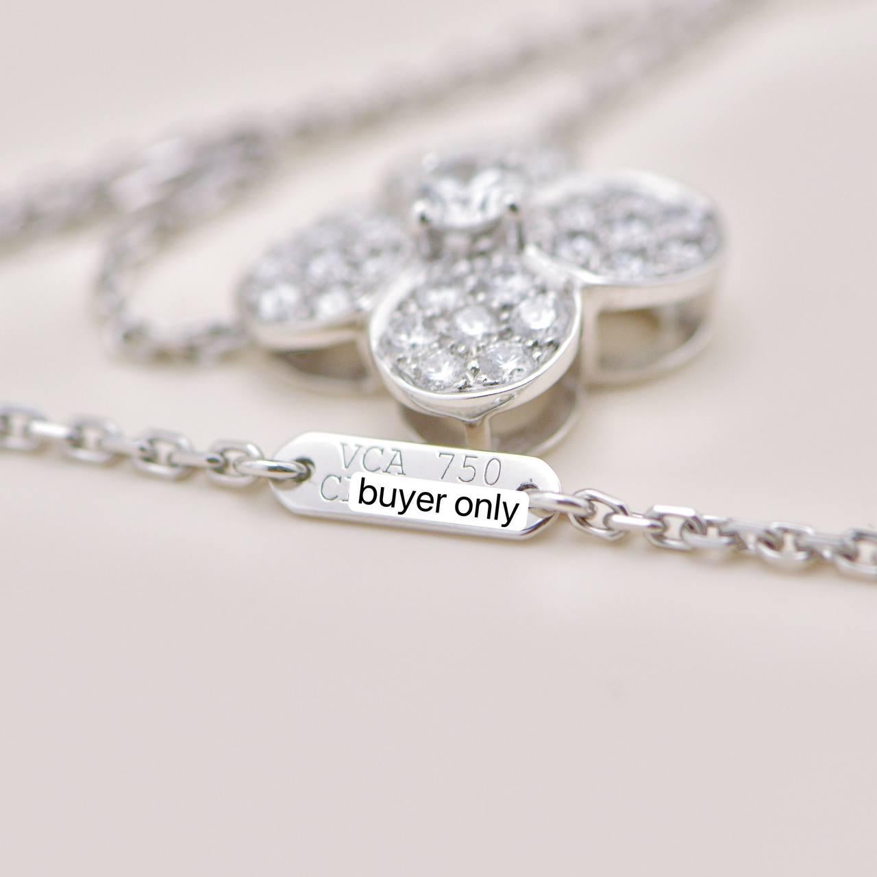 Van Cleef & Arpels Trefle Diamond Necklace 18K White Gold in vendita 4