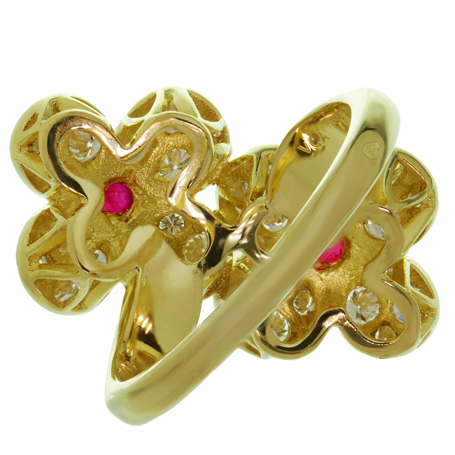 Van Cleef & Arpels Trefle Diamond Ruby Yellow Gold Double Flower Ring In Excellent Condition For Sale In New York, NY