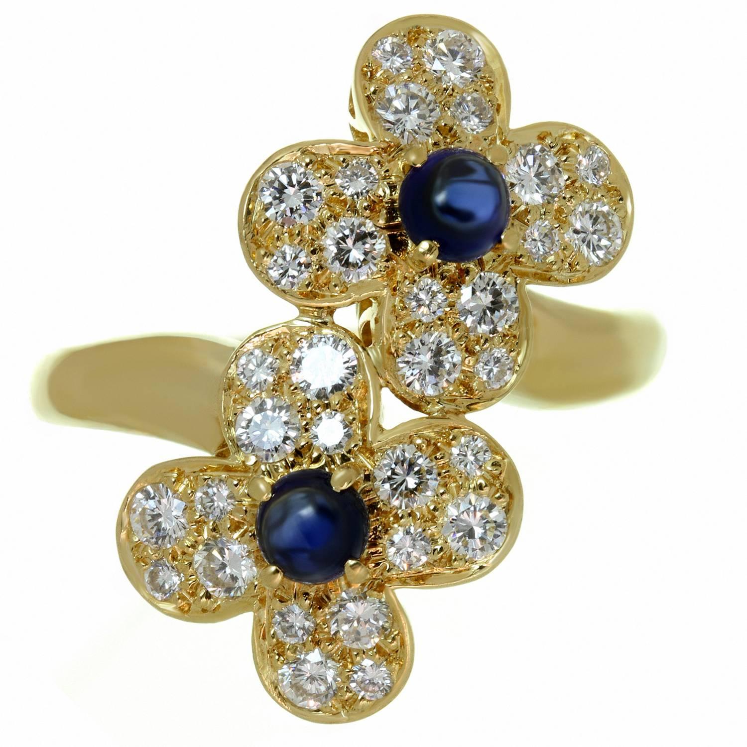Van Cleef & Arpels Trefle Diamond Sapphire Yellow Gold Double Flower Ring In Excellent Condition In New York, NY