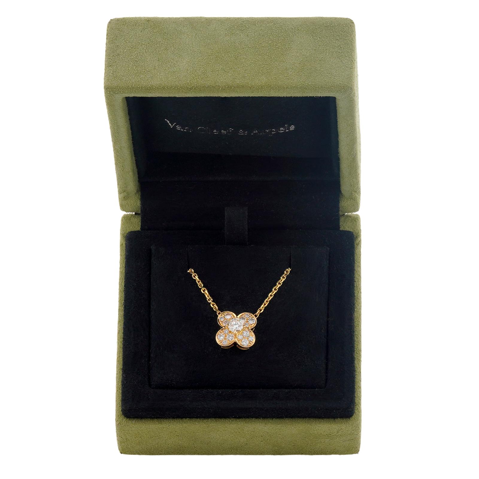 Taglio brillante VAN CLEEF & ARPELS Collana con ciondolo in oro giallo Trefle Diamond in vendita