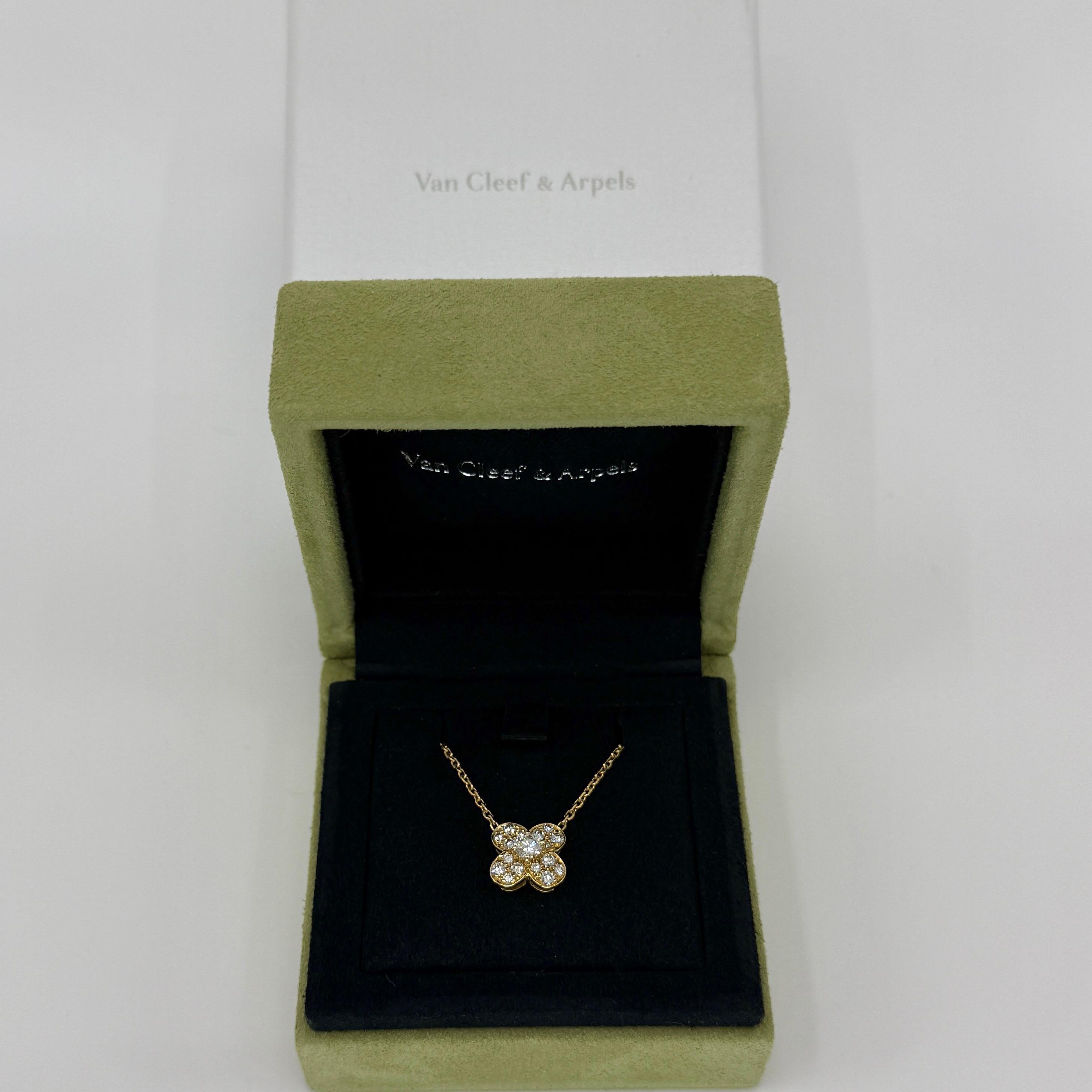 Van Cleef & Arpels Collana con ciondolo in oro giallo 18k con diamante da 0,52 carati in vendita 5