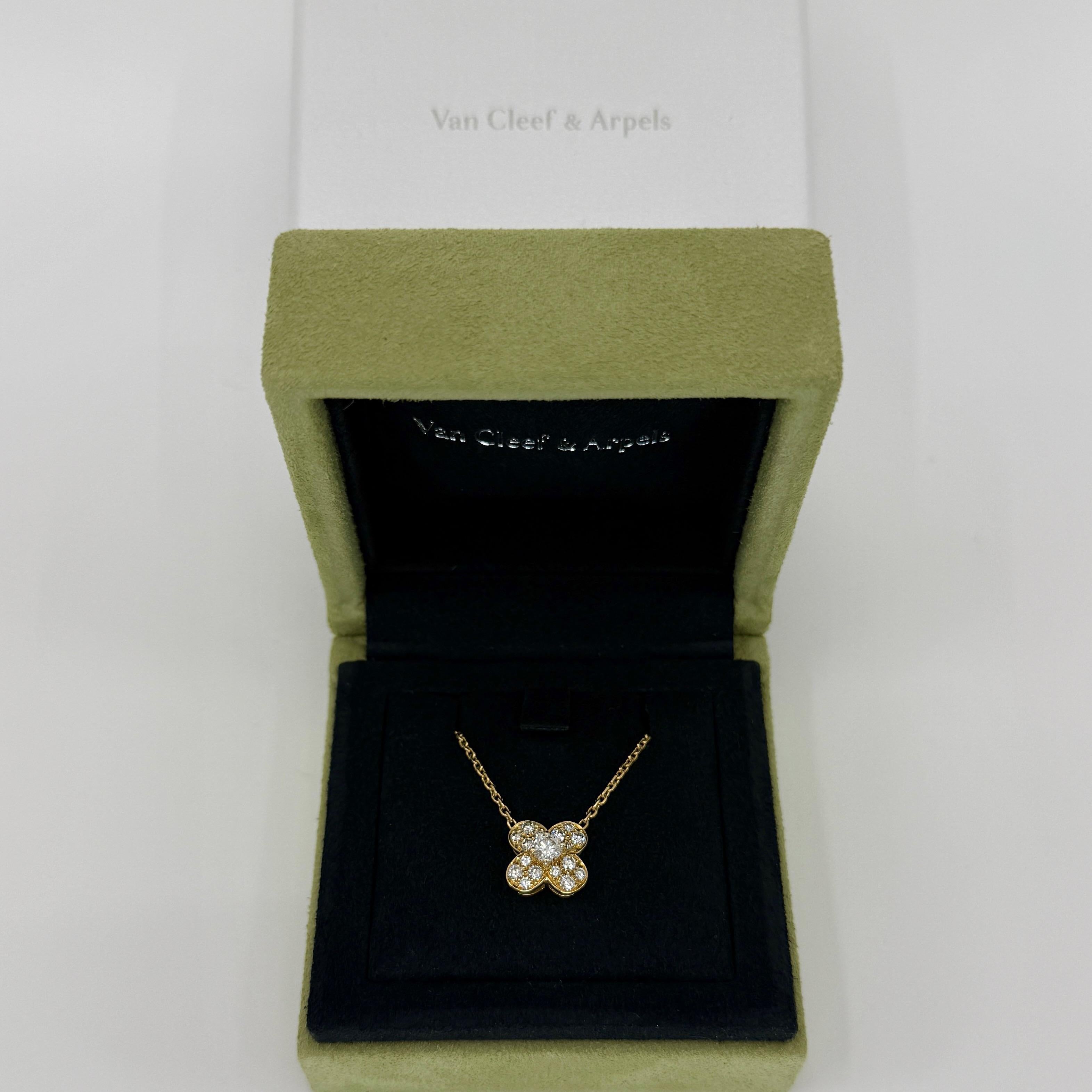 Collana vintage Van Cleef & Arpels Trefle Diamond in oro giallo 18k.
 
Una raffinata collana vintage con un classico disegno floreale tipico di Van Cleef & Arpels. Incastonato con diamanti naturali rotondi taglio brillante, disposti in un bellissimo