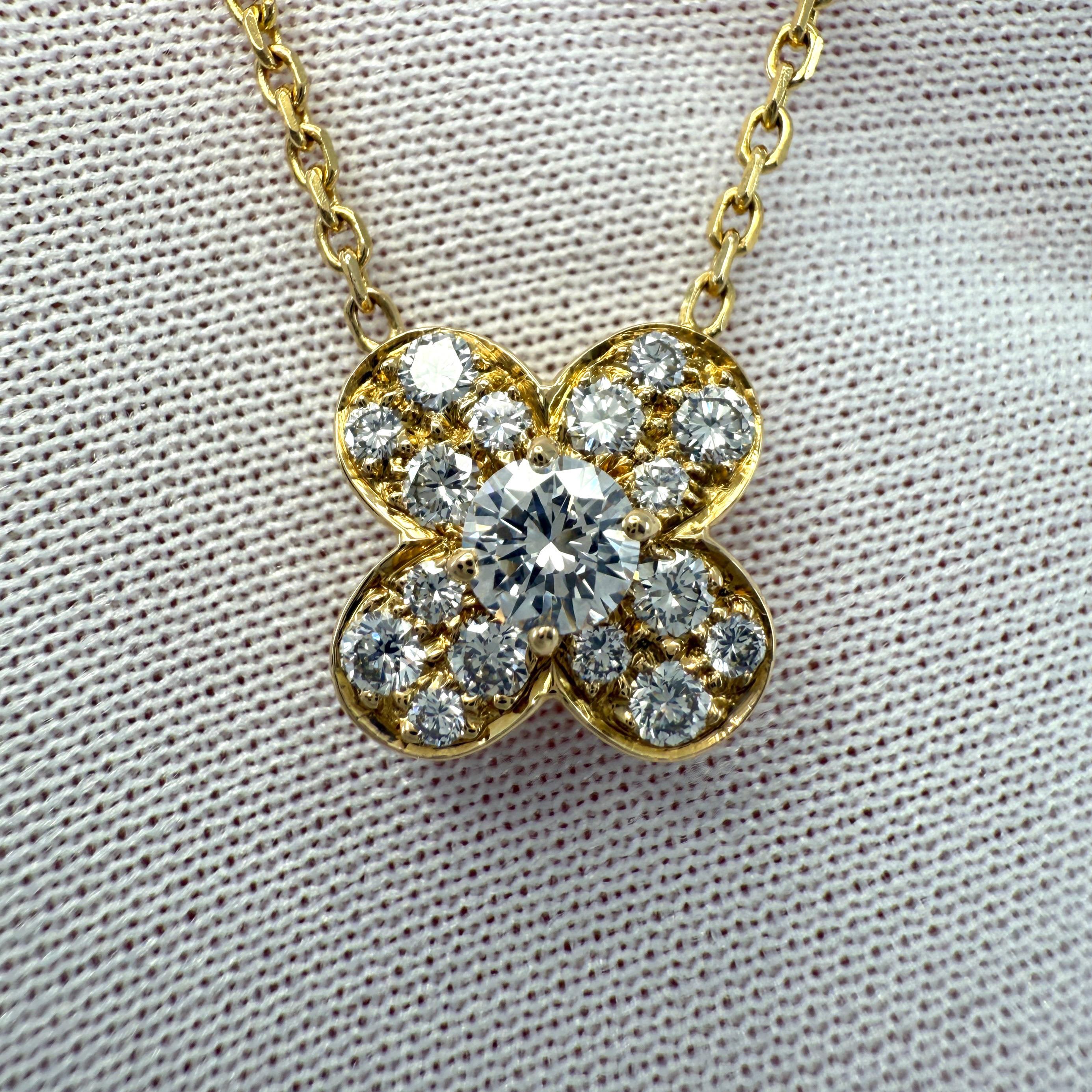 da uomo o donna Van Cleef & Arpels Collana con ciondolo in oro giallo 18k con diamante da 0,52 carati in vendita