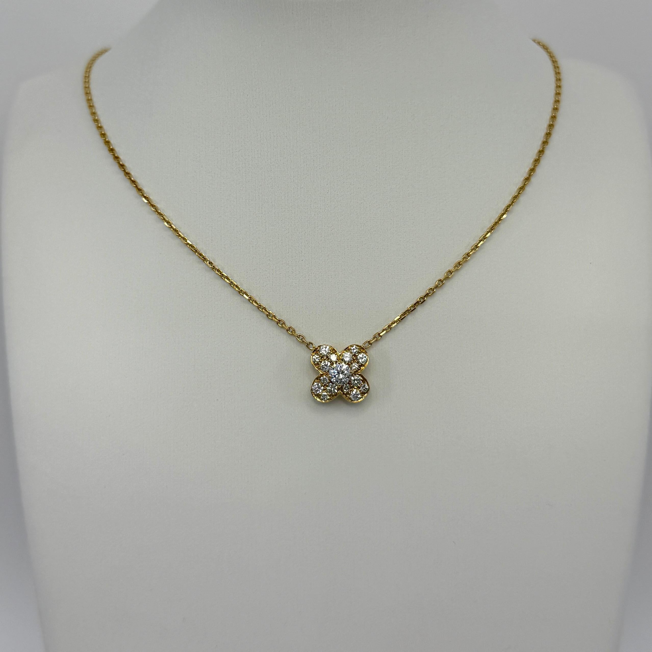 Van Cleef & Arpels Collana con ciondolo in oro giallo 18k con diamante da 0,52 carati in vendita 4