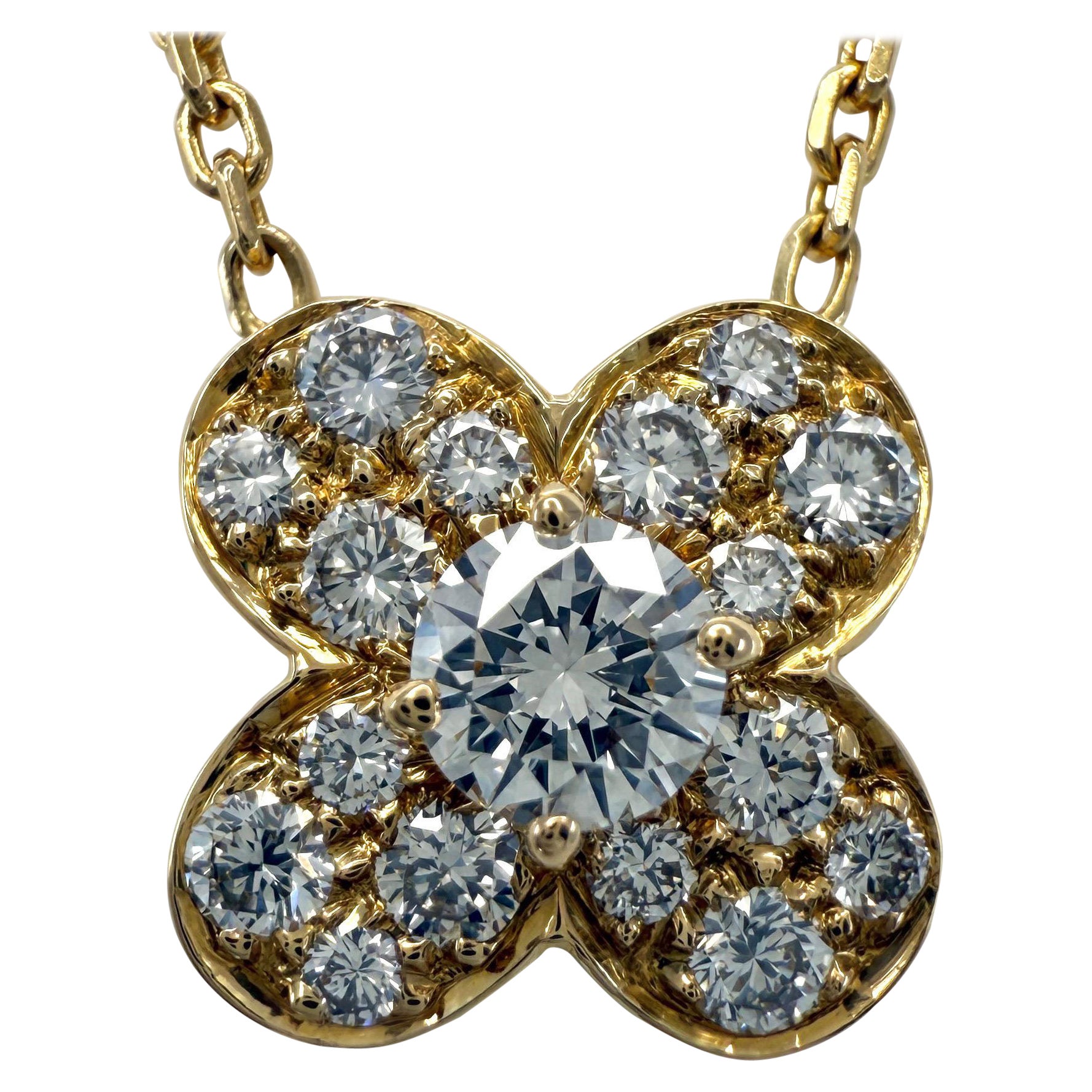 Van Cleef & Arpels Collana con ciondolo in oro giallo 18k con diamante da 0,52 carati in vendita