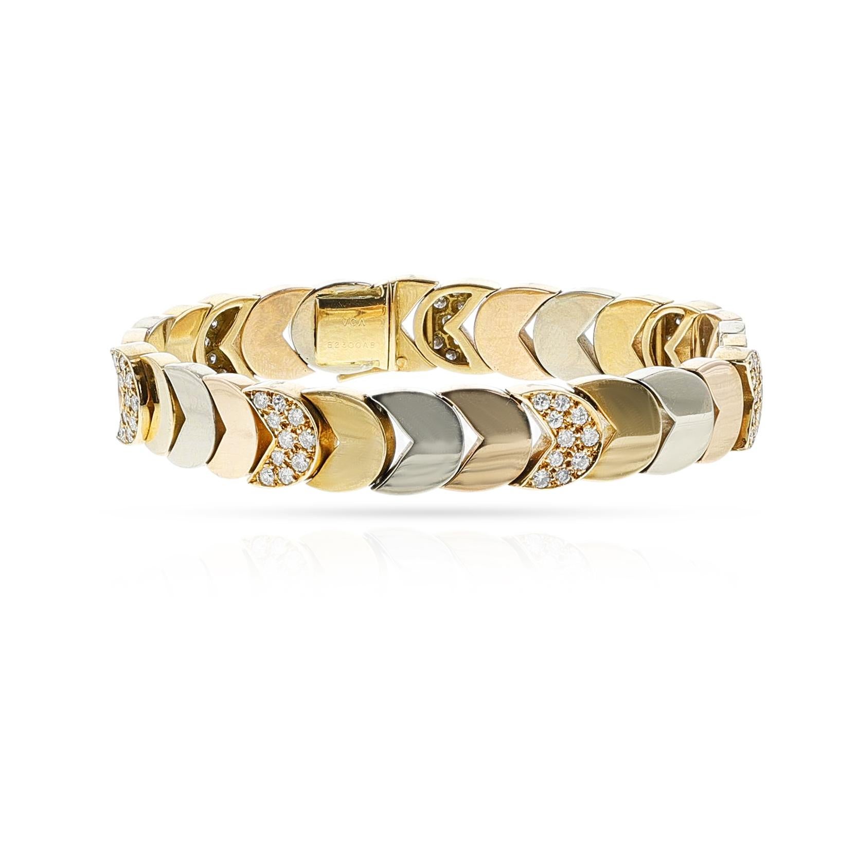 Van Cleef & Arpels, bracelet en or tricolore et diamants Georges L'enfant, 18 carats Excellent état - En vente à New York, NY