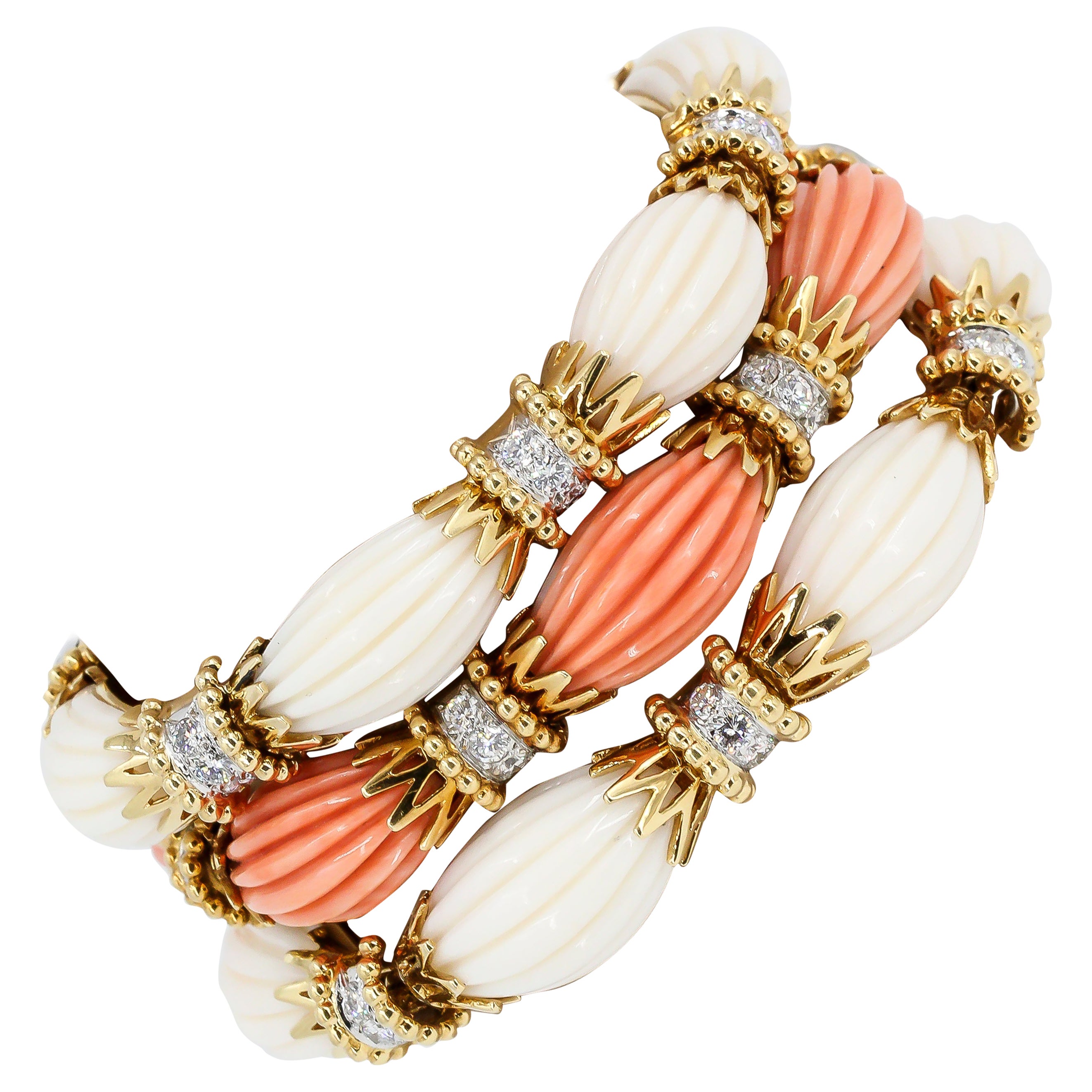 Bracciali Van Cleef 
Arpels Trio con diamanti, oro corallo e platino