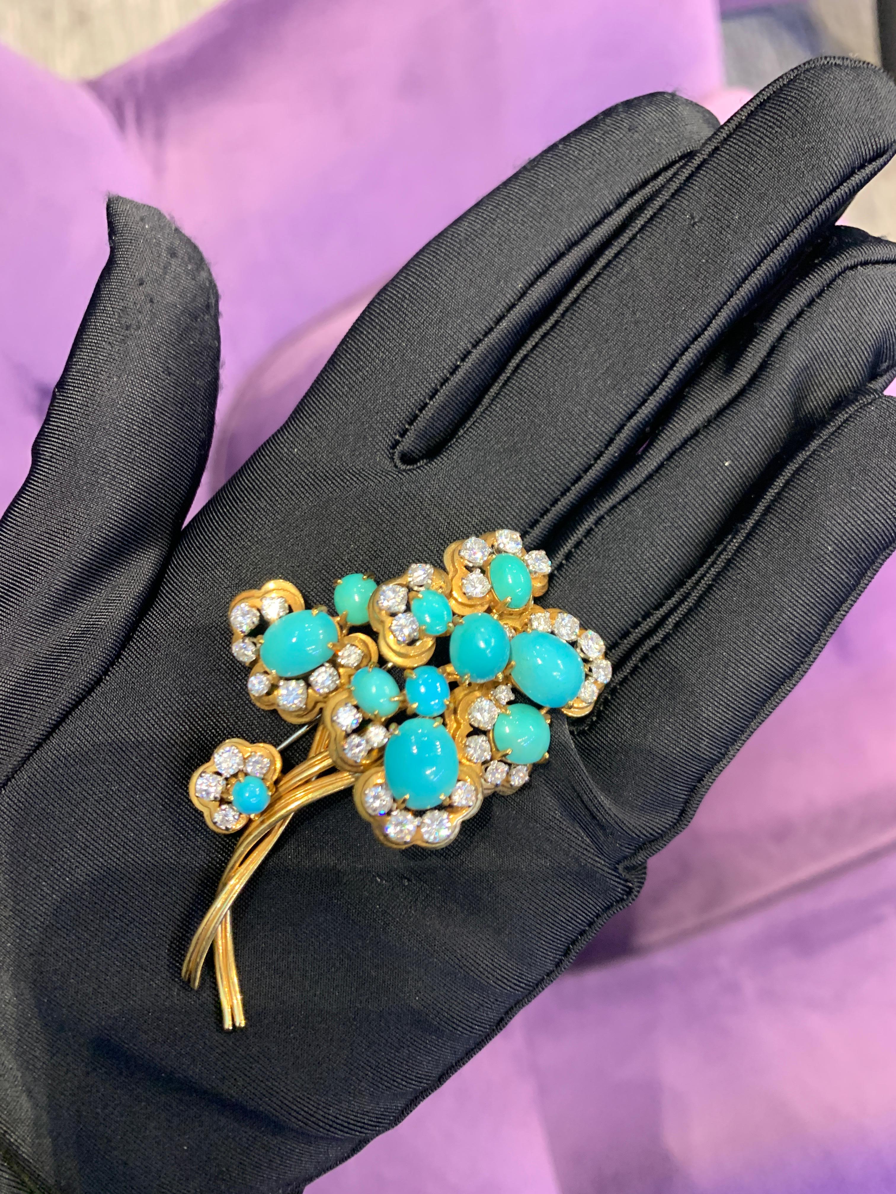 Taille cabochon Van Cleef & Arpels Broche fleur en turquoise et diamants  en vente