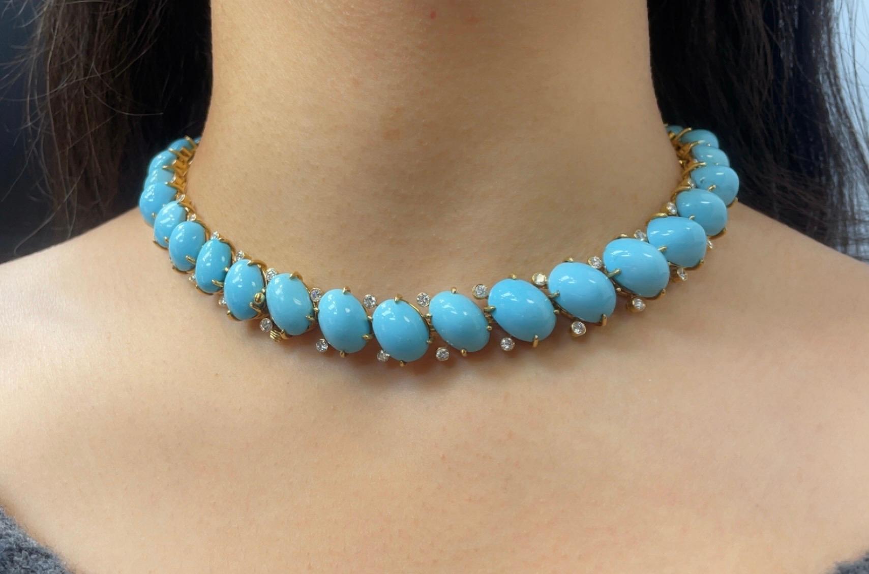 Van Cleef & Arpels Set di turchesi e diamanti

Collana e bracciale in oro giallo con turchese cabochon e diamanti taglio rotondo. La collana è composta da 3 sezioni e può essere separata in un paio di bracciali e in una prolunga.

Firmato Van Cleef