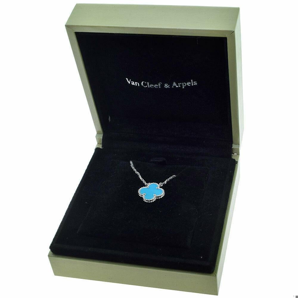 Van Cleef & Arpels, collier pendentif vintage Alhambra à motif unique turquoise Pour femmes en vente