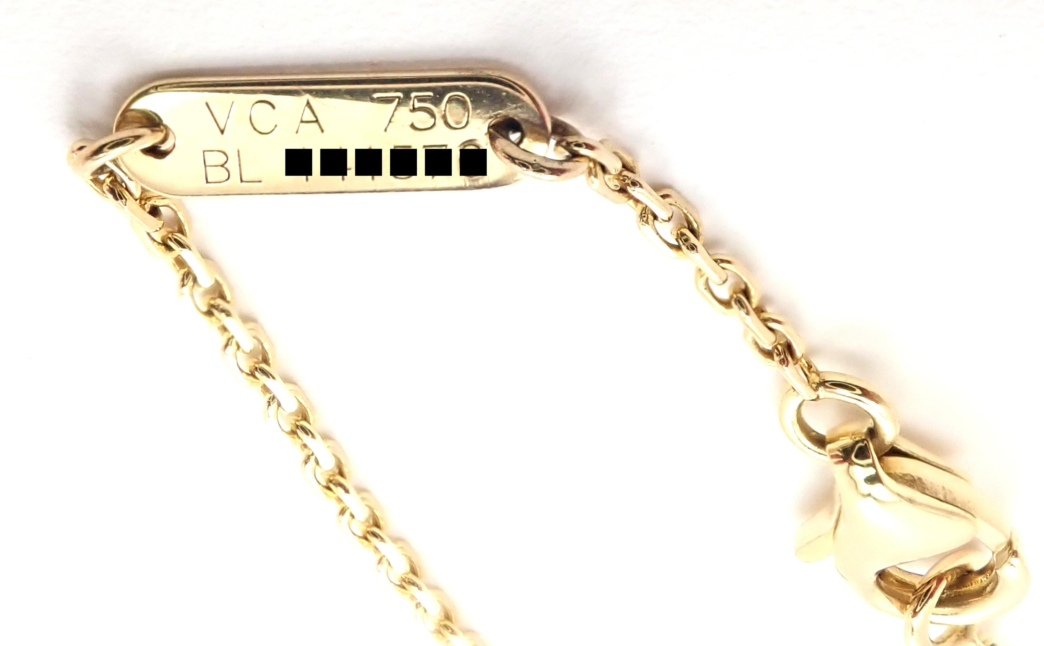 Van Cleef & Arpels Turquoise Vintage Alhambra Yellow Gold Pendant Necklace In Excellent Condition In Southampton, PA