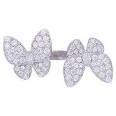 Van Cleef & Arpels: „Two Butterfly“ Ring zwischen den Fingern