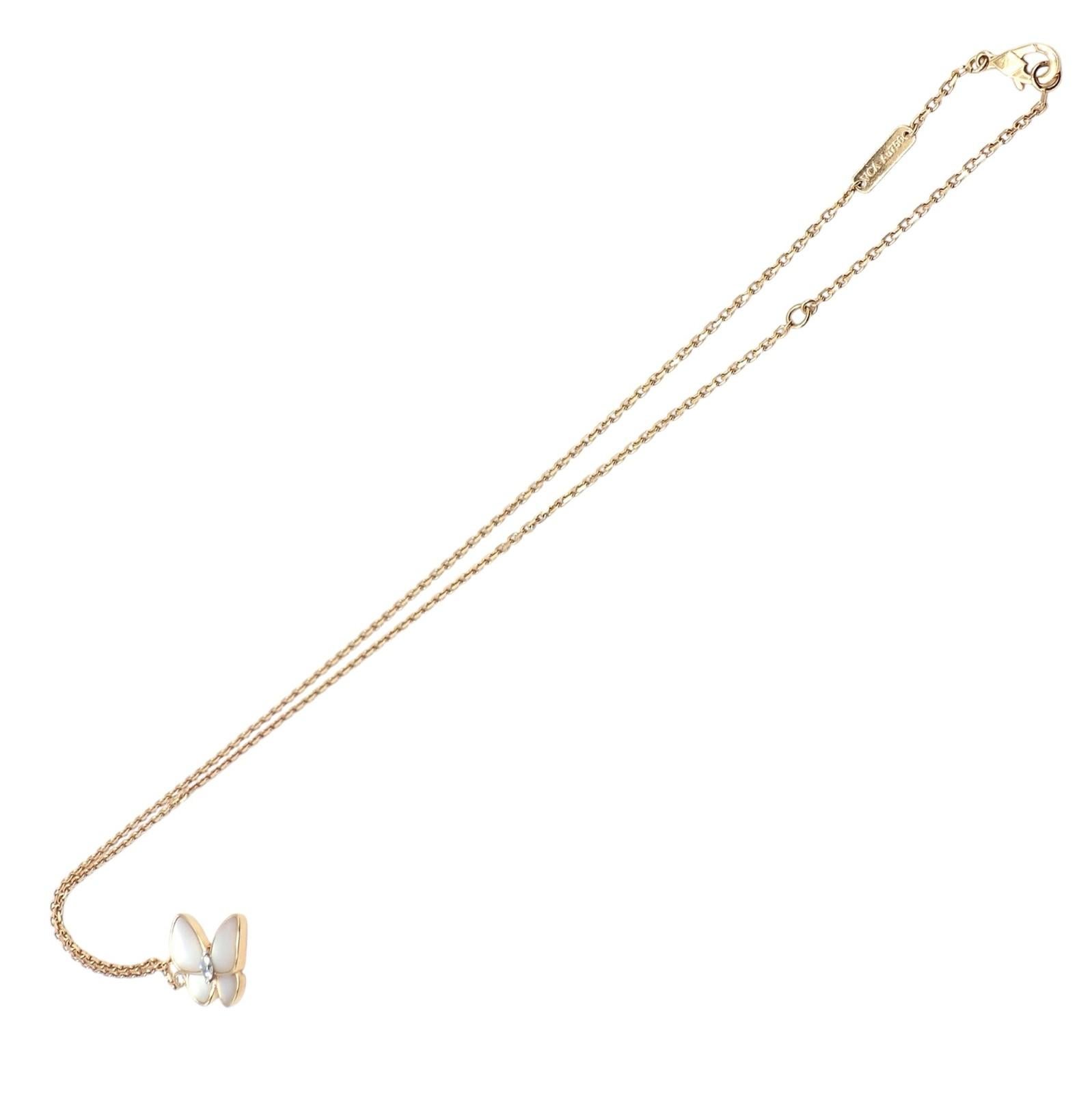 Van Cleef & Arpels - Collana con ciondolo in oro con diamanti e madreperla a due farfalle in vendita 5