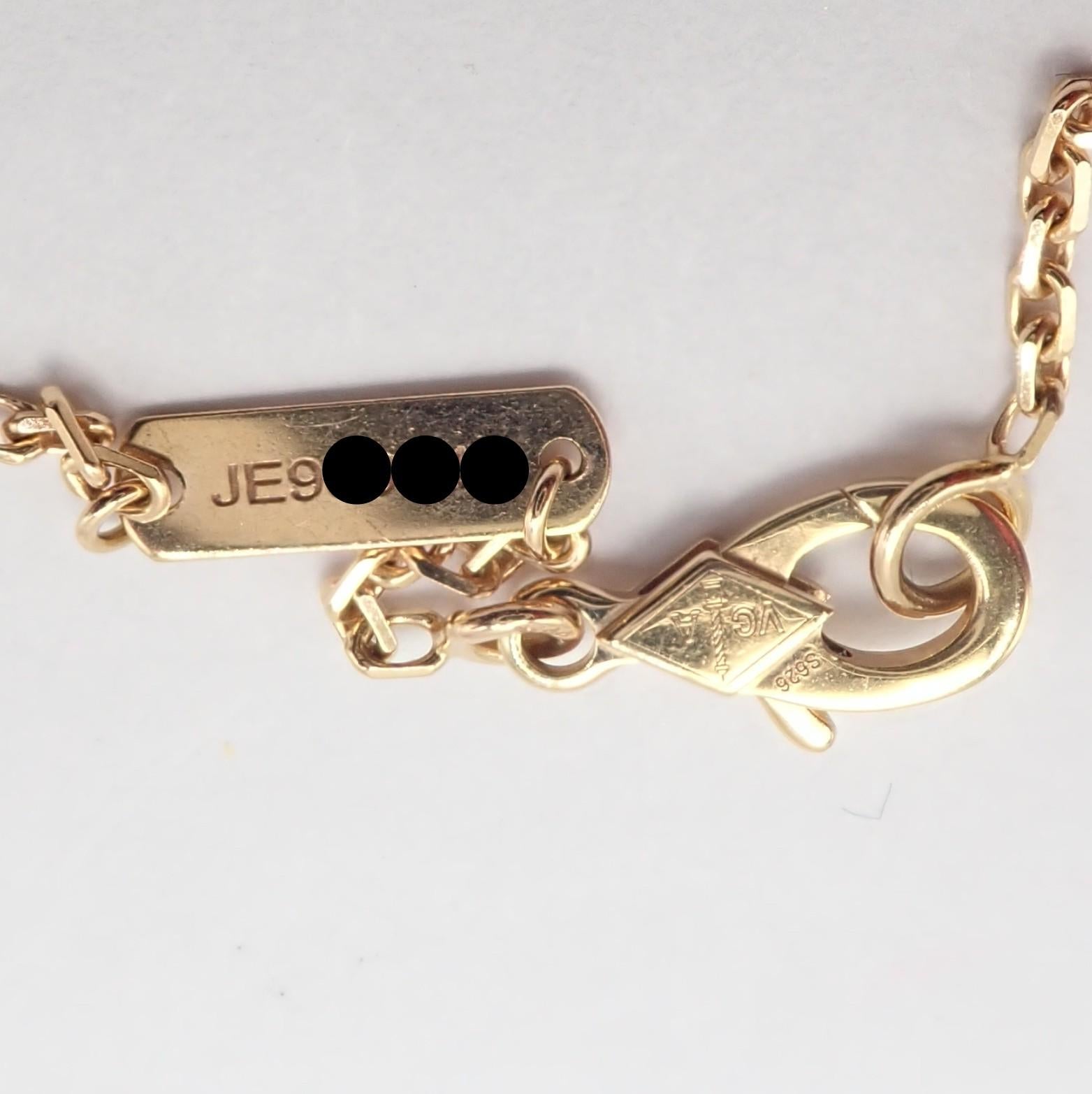 Van Cleef & Arpels - Collana con ciondolo in oro con diamanti e madreperla a due farfalle in vendita 2