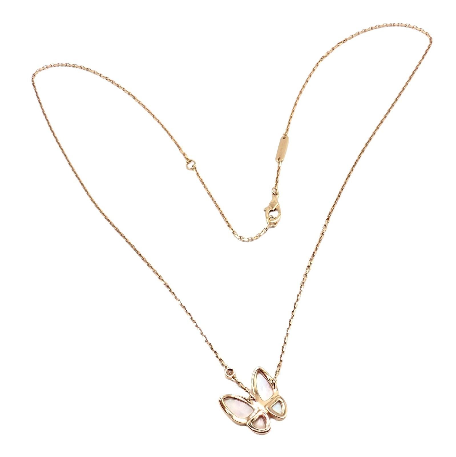Van Cleef & Arpels - Collana con ciondolo in oro con diamanti e madreperla a due farfalle in vendita 4