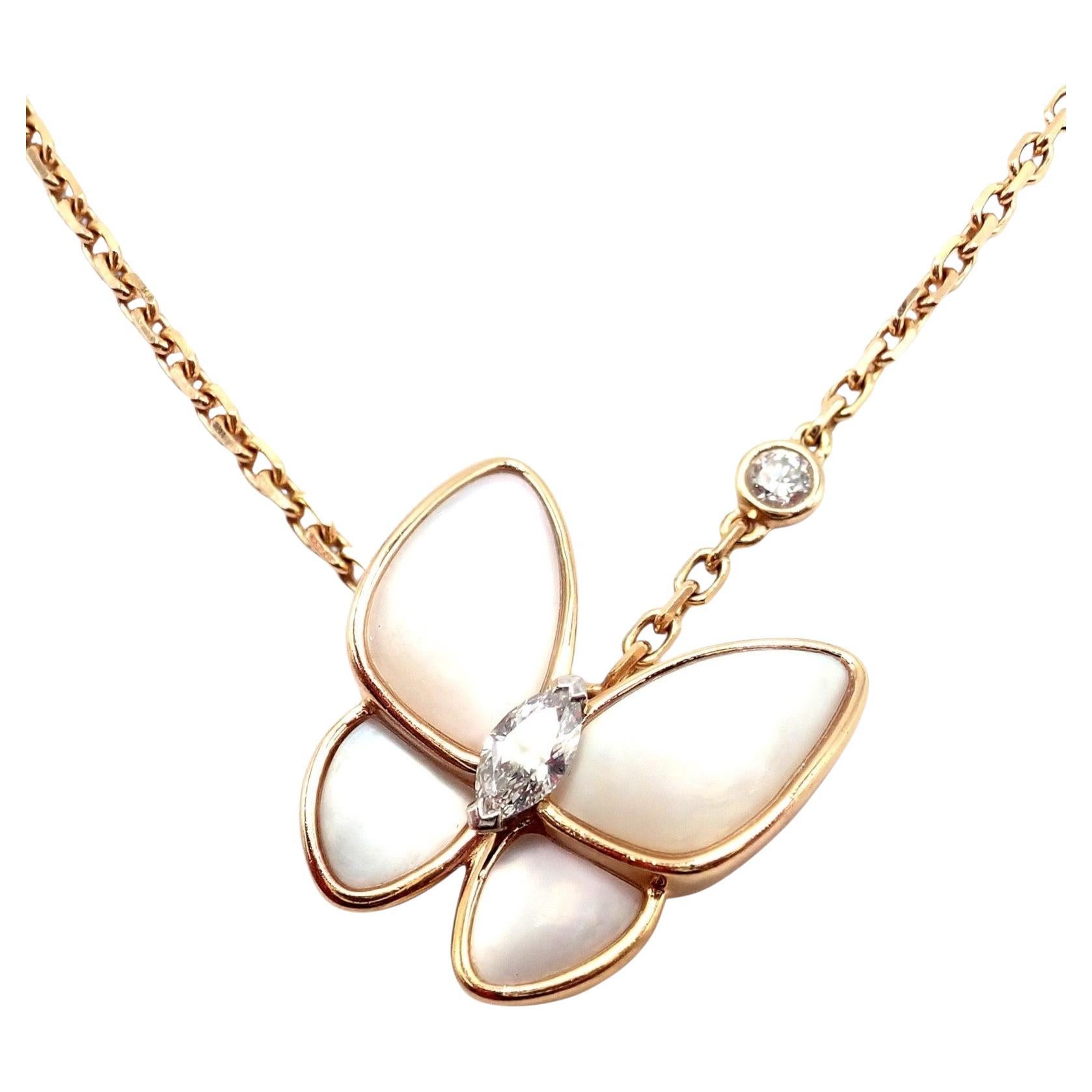 Van Cleef & Arpels Collier à pendentifs en or avec deux papillons en diamant et nacre