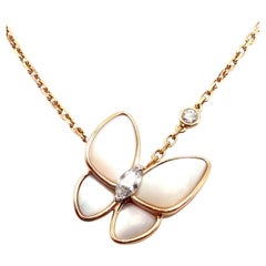 Van Cleef & Arpels - Collana con ciondolo in oro con diamanti e madreperla a due farfalle