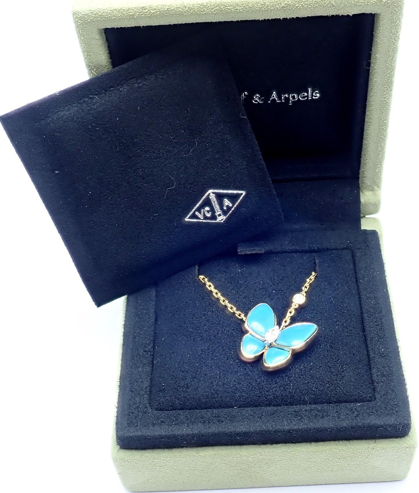 Van Cleef & Arpels Collier pendentif papillon en or jaune avec deux papillons et turquoises Excellent état - En vente à Southampton, PA