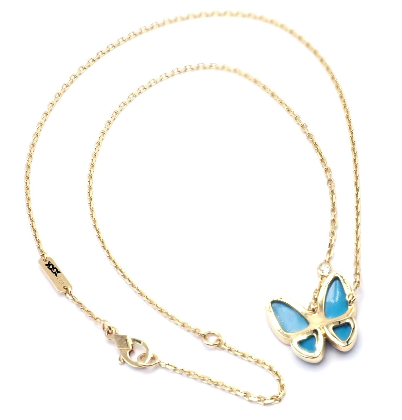 Van Cleef & Arpels Collier pendentif papillon en or jaune avec deux papillons et turquoises Unisexe en vente