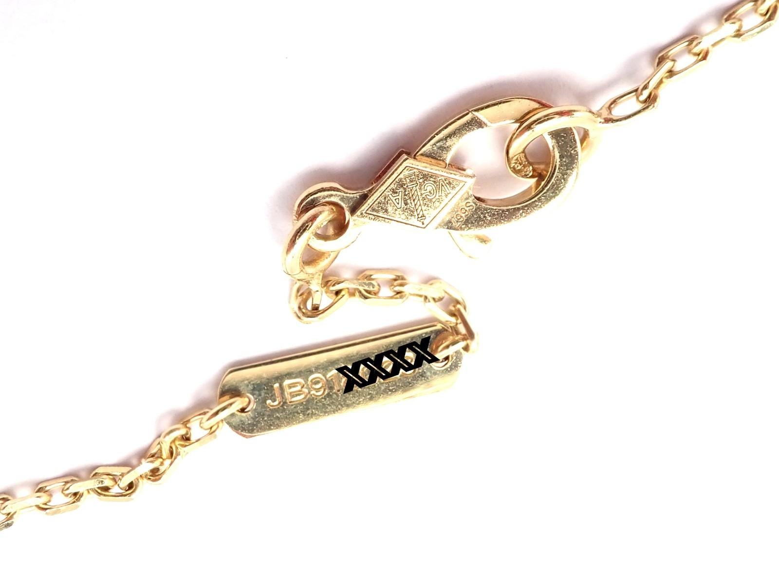 Van Cleef & Arpels Collier pendentif papillon en or jaune avec deux papillons et turquoises en vente 4