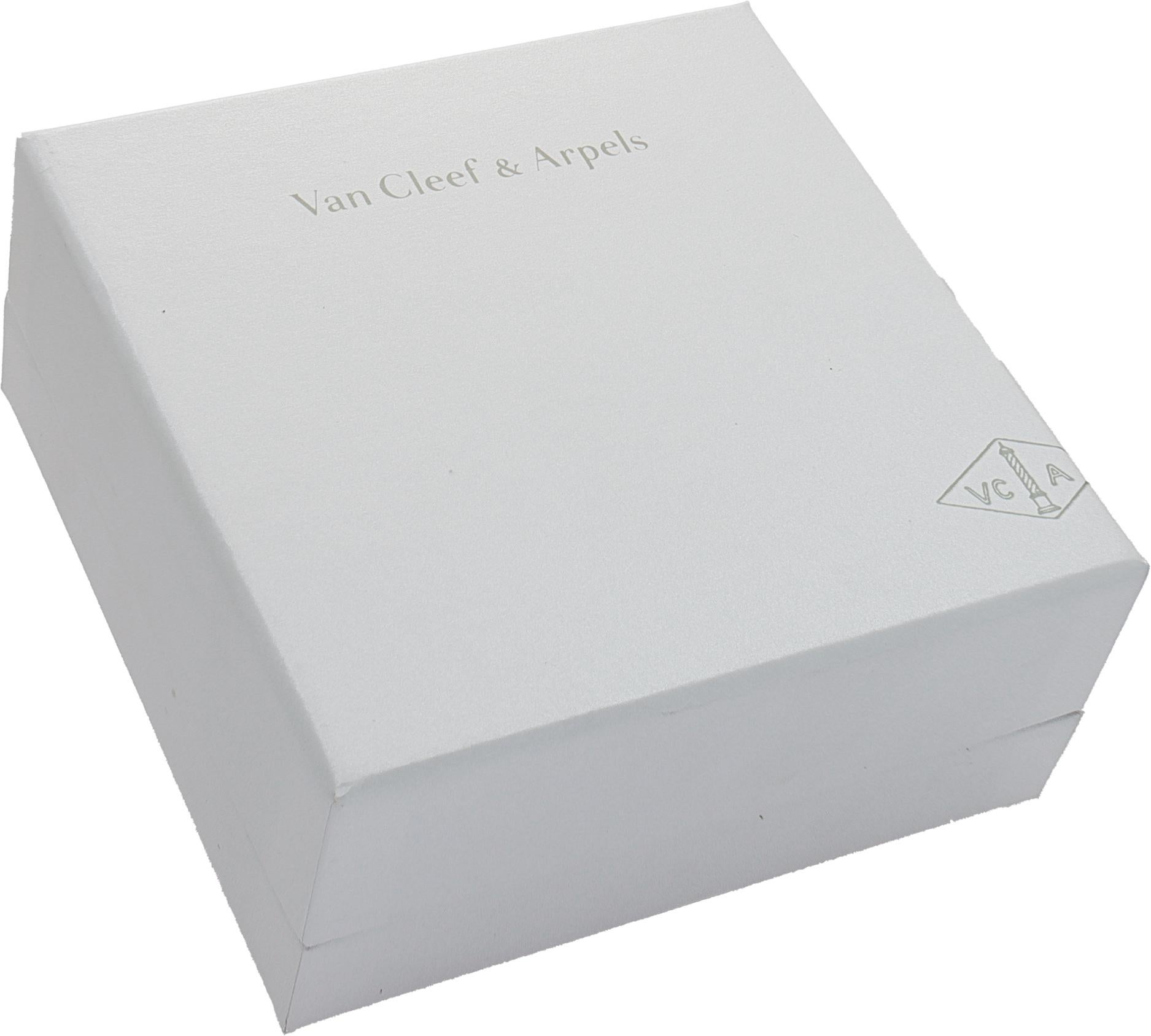 Van Cleef & Arpels Two Butterfly Diamond White Gold Earrings im Angebot 3