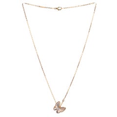 Van Cleef & Arpels, collier pendentif deux papillons en or rose 18 carats avec nacre