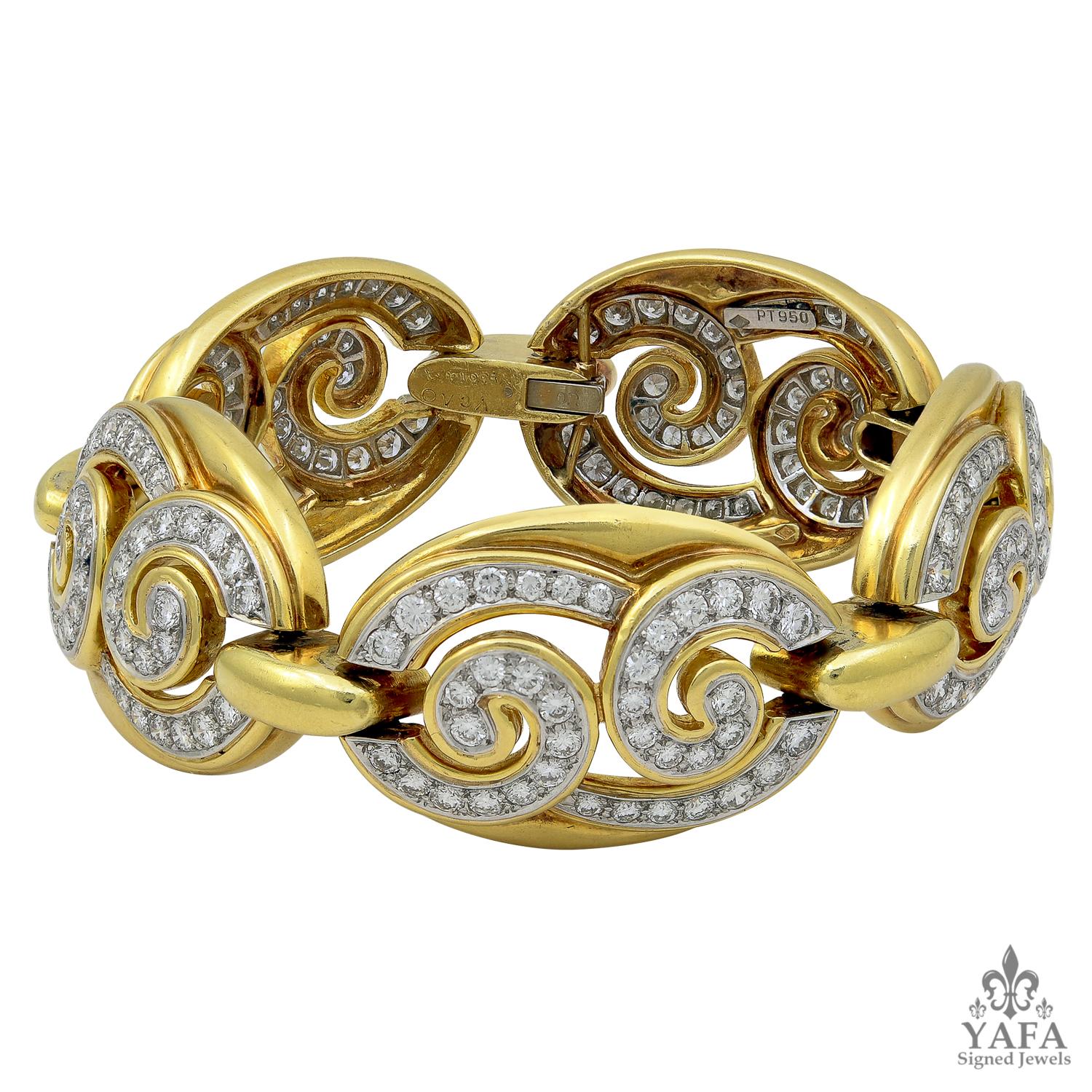 Van Cleef & Arpels Vintage 1970er Diamant-Gold-Wolken-Armband
Armband aus Gelbgold und Platin, besetzt mit runden Diamanten im Brillantschliff.
abmessungen ca. 6,25″ in der Länge und 0,87″ in der Breite
signiert 