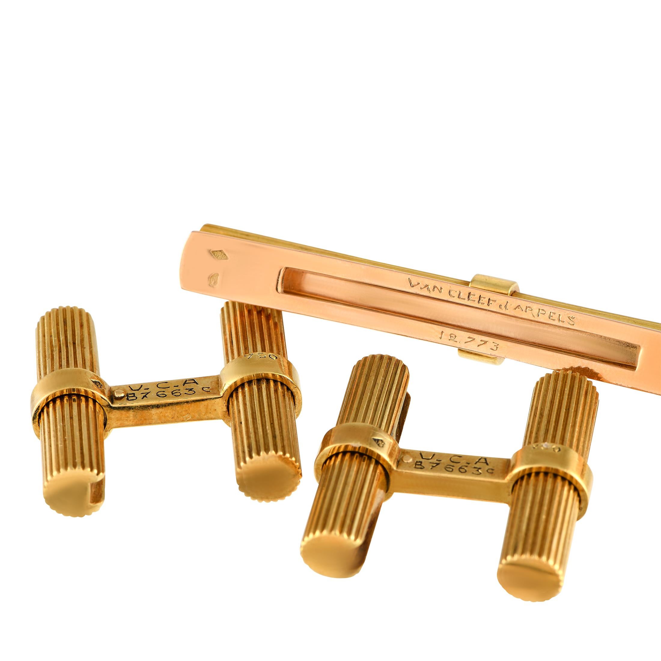 Crafted from 18K Yellow Gold, this stylish cufflink and tie bar set from Van Cleef & Arpels will elevate any suited ensemble. Each one of the cufflinks measures 0.85 long by 0.85 wide. The complementary tie bar measures 2.0 long by 0.15 wide. Wear