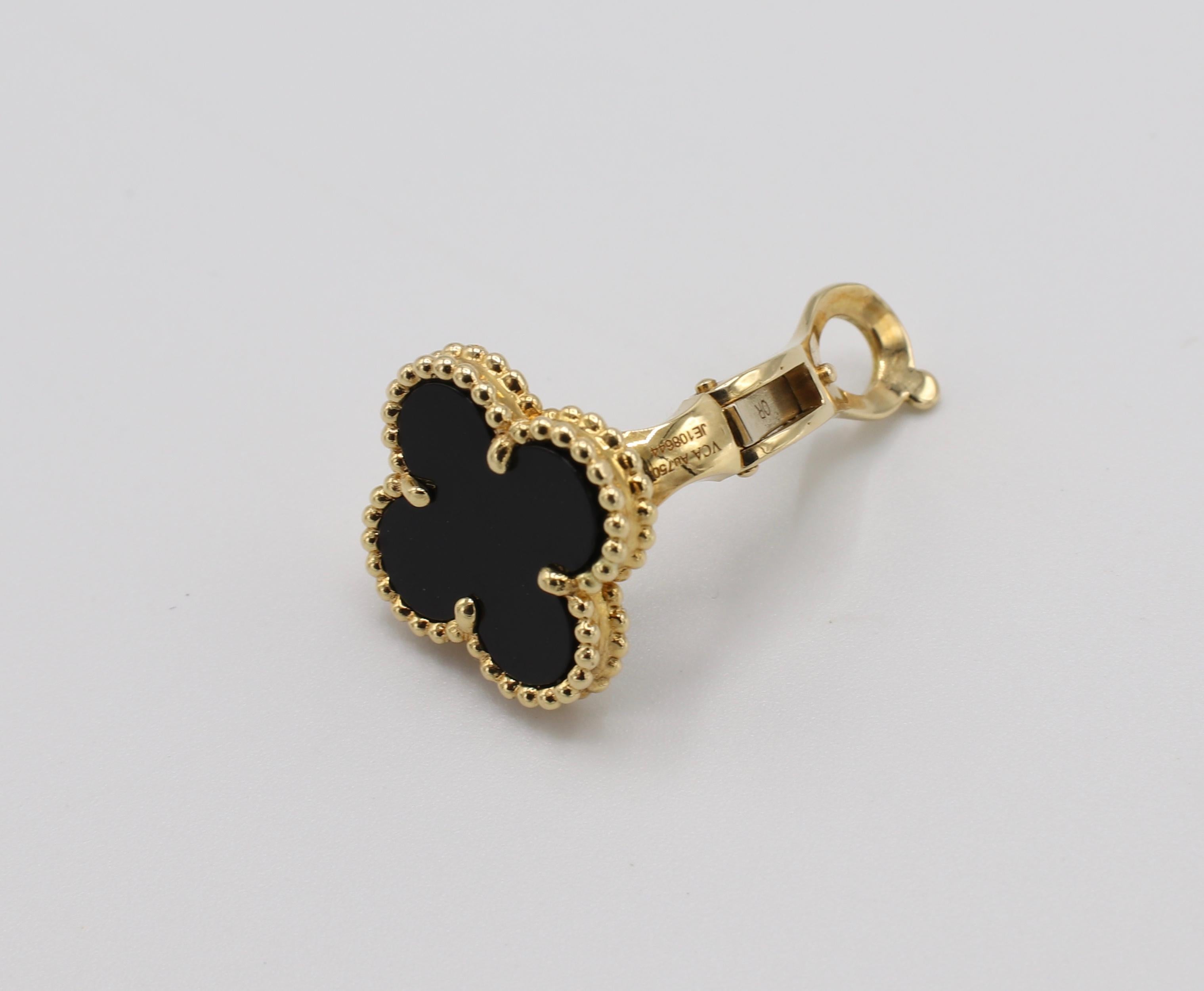 Van Cleef & Arpels VCA 18 Karat Vintage Alhambra Schwarzer Onyx Ohrringe 1