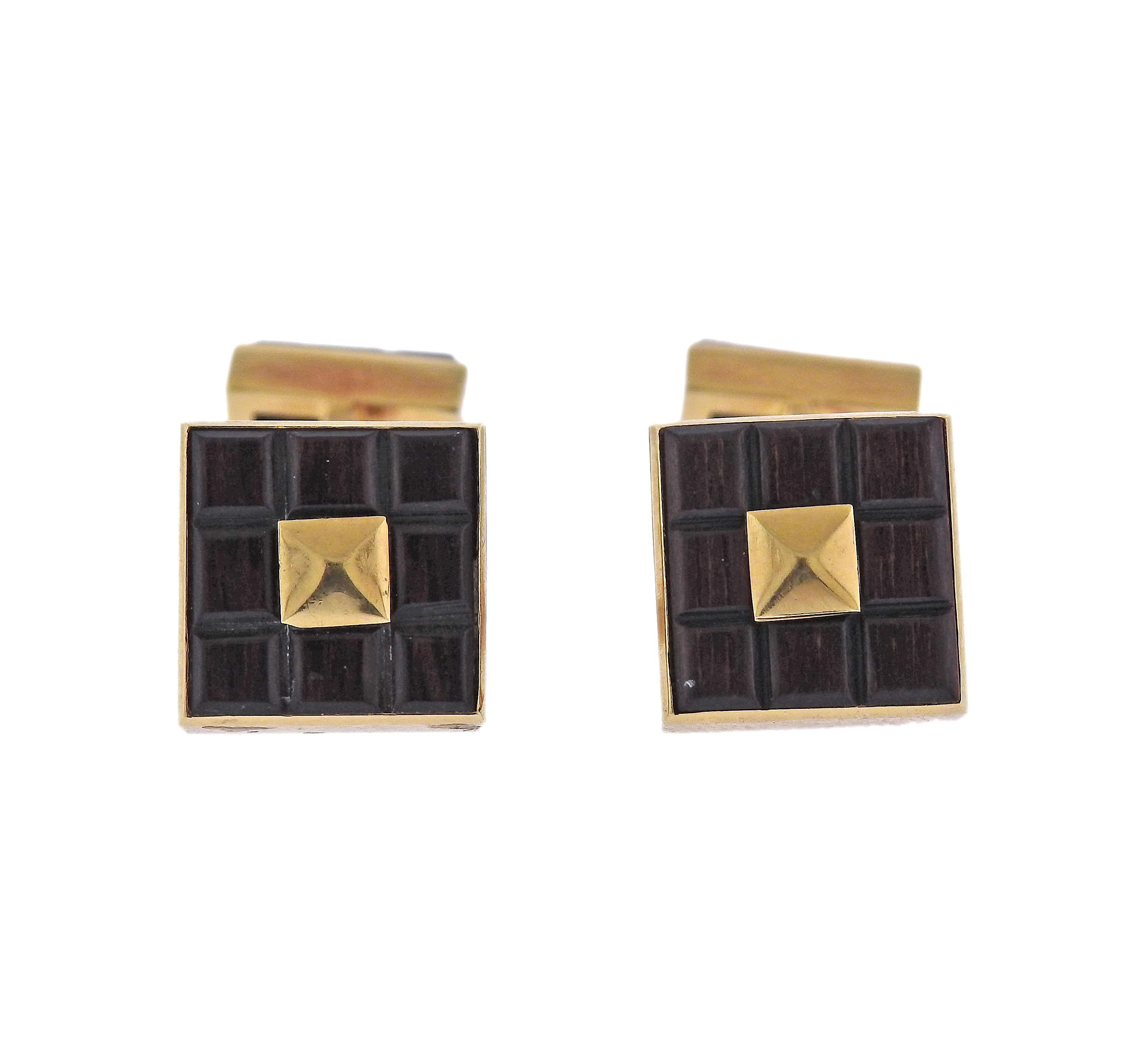 Van Cleef & Arpels VCA 1970s Wood Gold Cufflinks In Excellent Condition For Sale In New York, NY