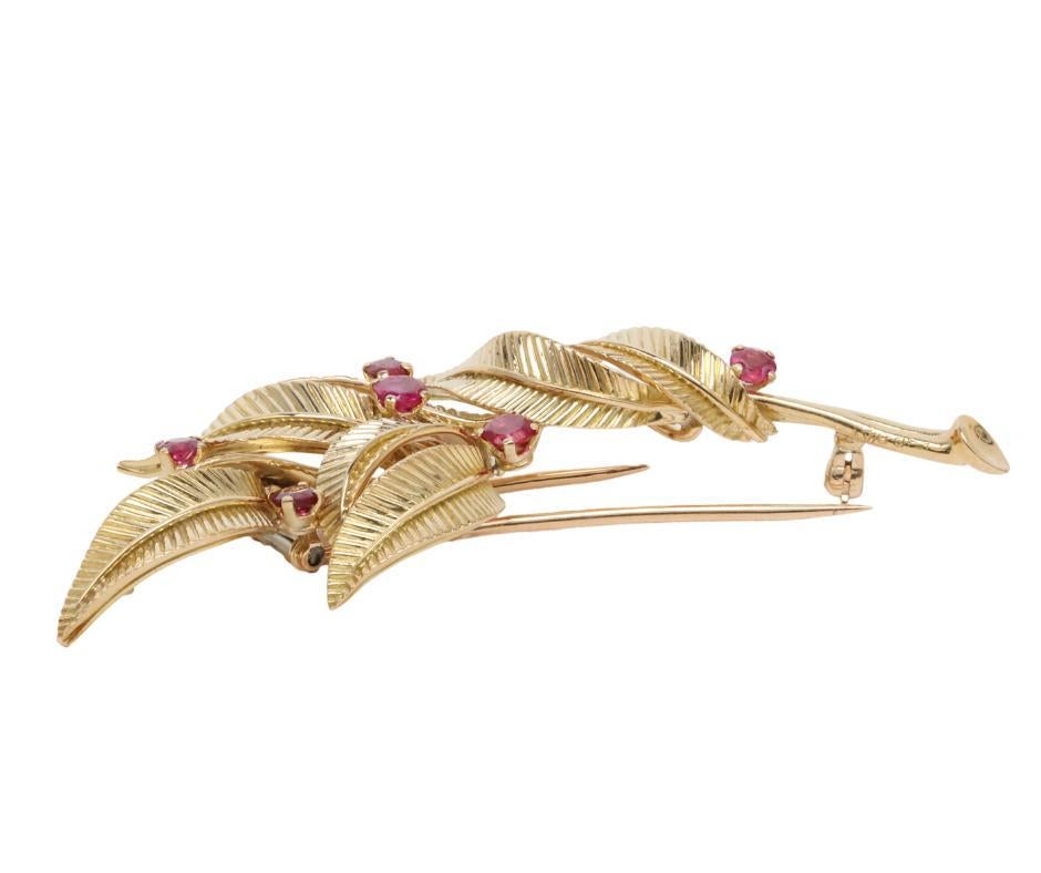 Van Cleef & Arpels (VCA) Frankreich Federbrosche, Rubin und 18 Karat Gelbgold (Rundschliff) im Angebot