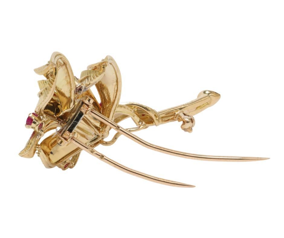 Van Cleef & Arpels (VCA) Frankreich Federbrosche, Rubin und 18 Karat Gelbgold im Zustand „Hervorragend“ im Angebot in Tampa, FL