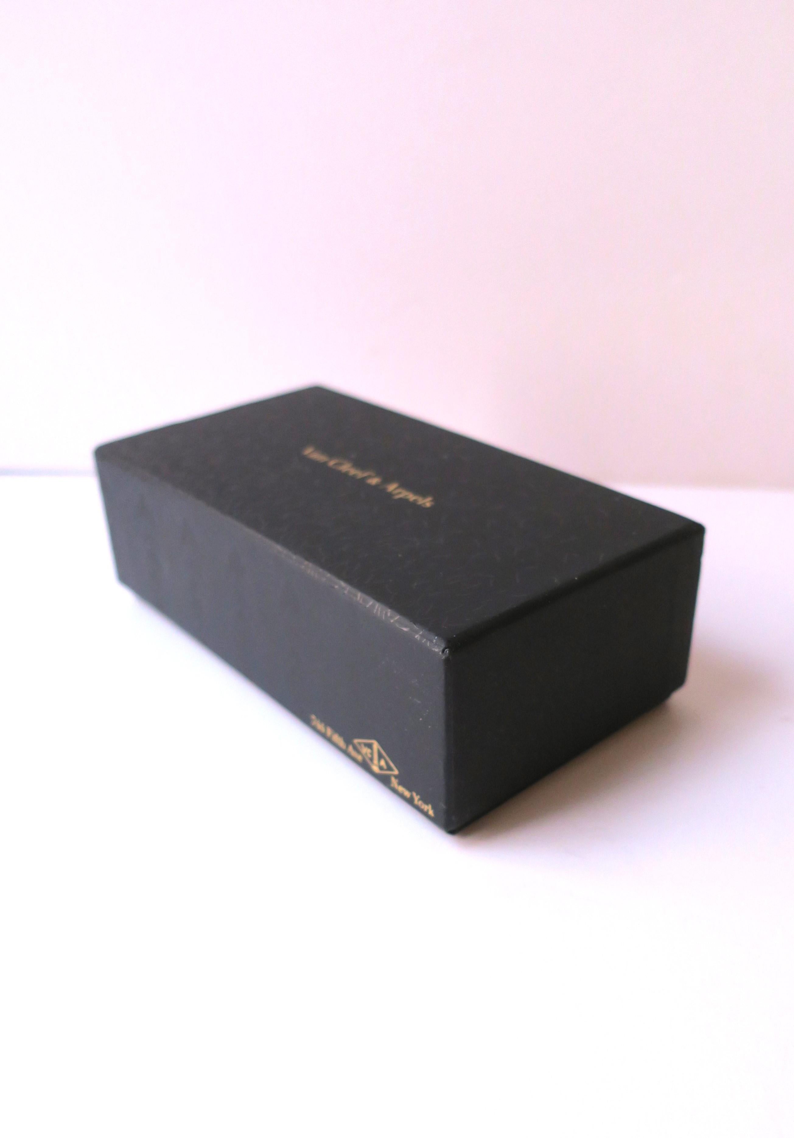 Scatola per gioielli Van Cleef & Arpels VCA in vendita 9