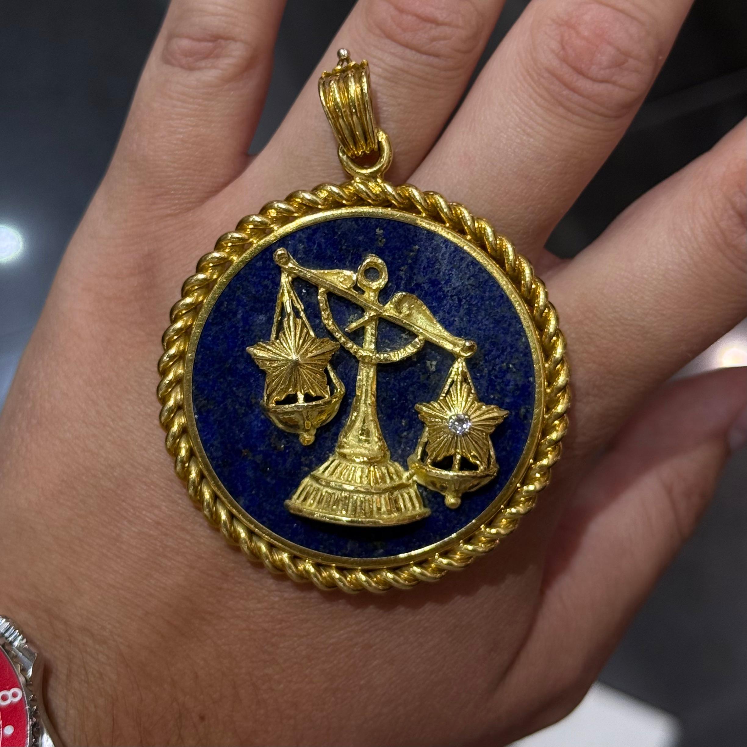 Van Cleef & Arpels VCA Libra Zodiaque Lapis Lazuli Diamond Medallion Gold 1970s im Zustand „Gut“ im Angebot in Lisbon, PT