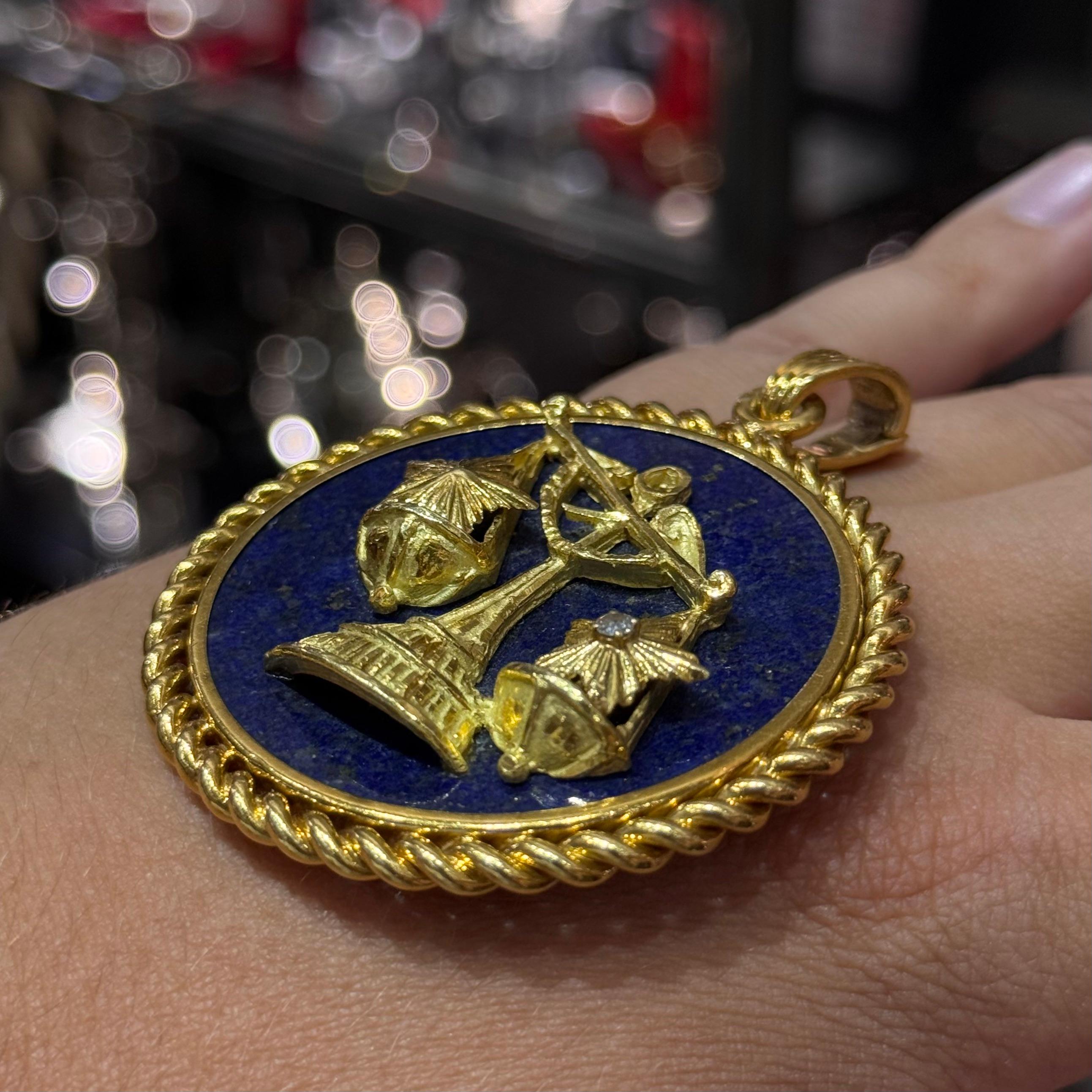 Van Cleef & Arpels VCA Libra Zodiaque Lapis Lazuli Diamond Medallion Gold 1970s für Damen oder Herren im Angebot