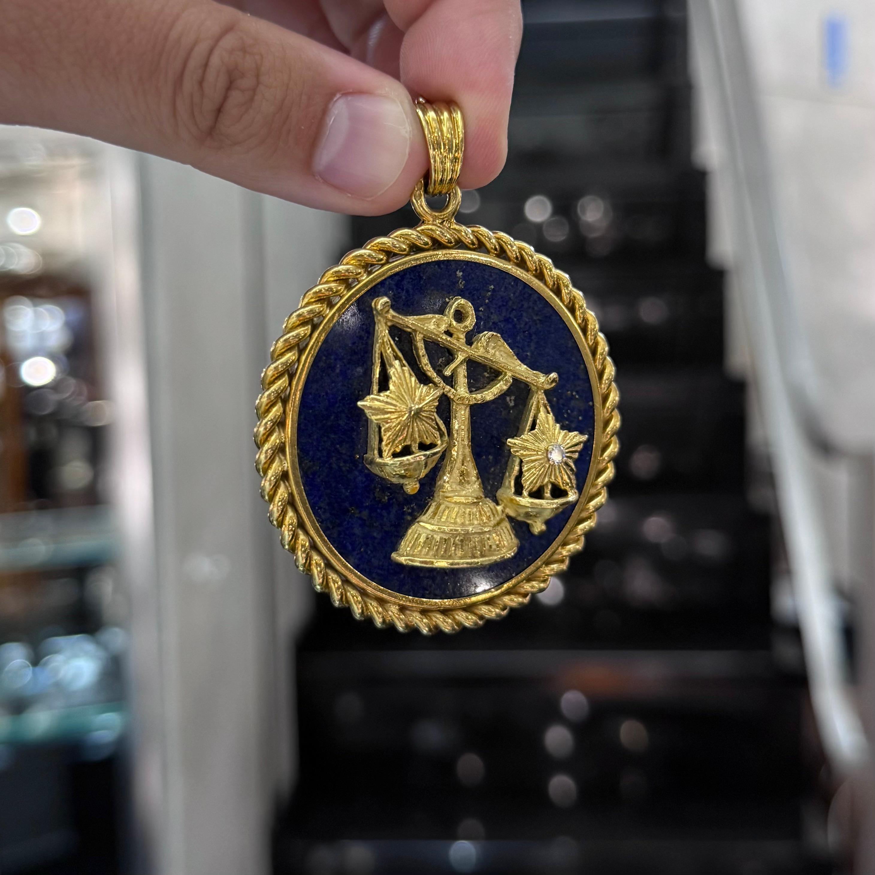 Van Cleef & Arpels VCA Libra Zodiaque Lapis Lazuli Diamond Medallion Gold 1970s im Angebot 3